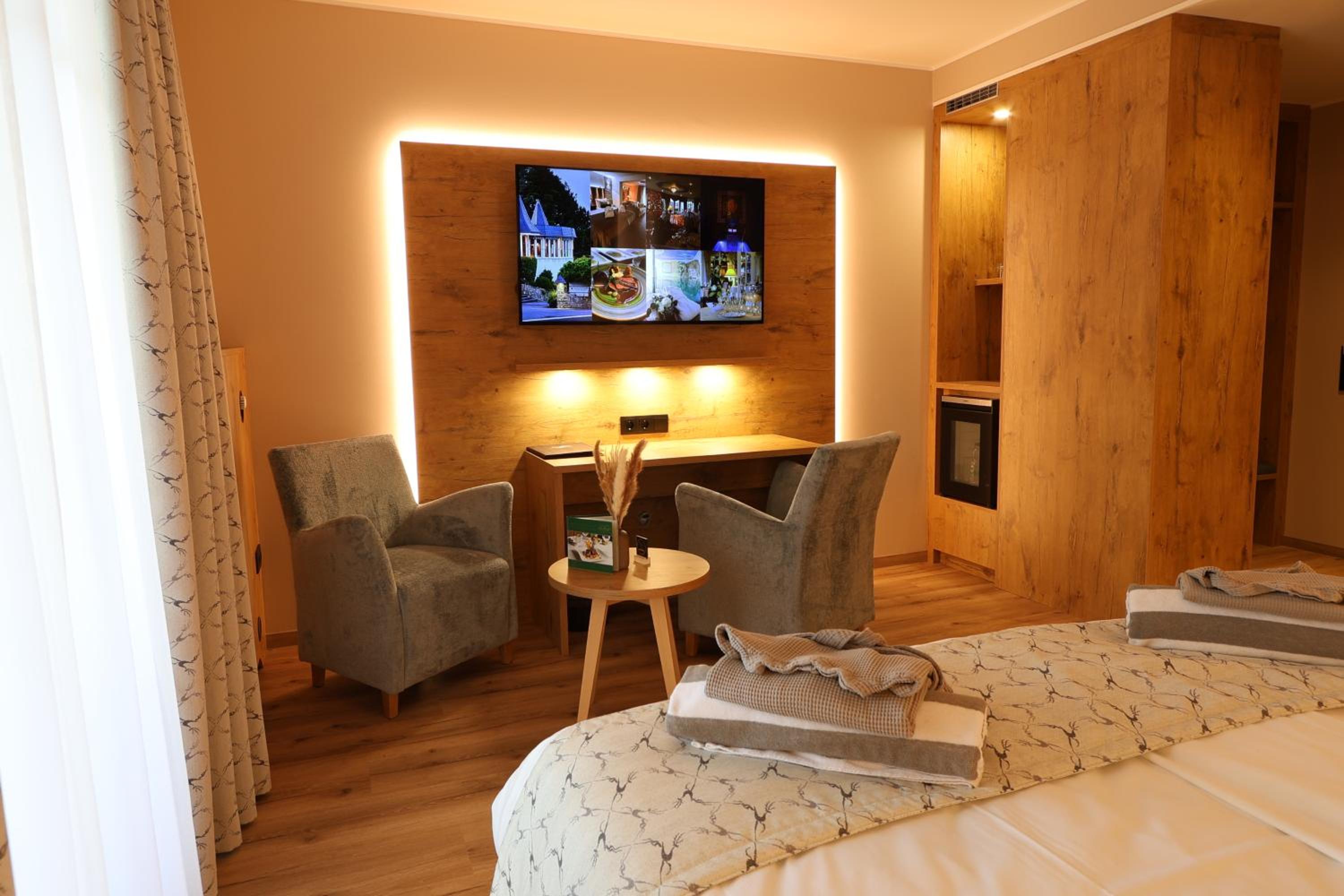 Deluxe Double Room with Balcony photo 1