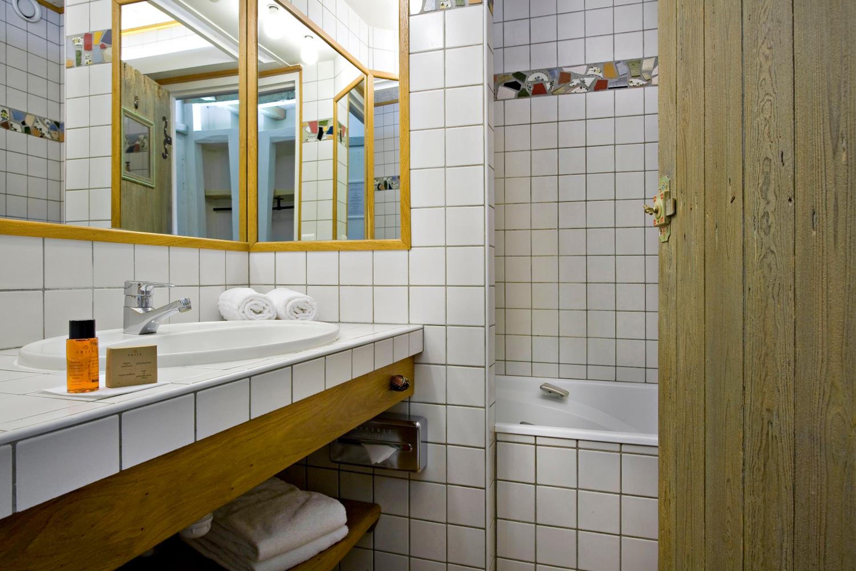 Standard Double Room - Photo 2