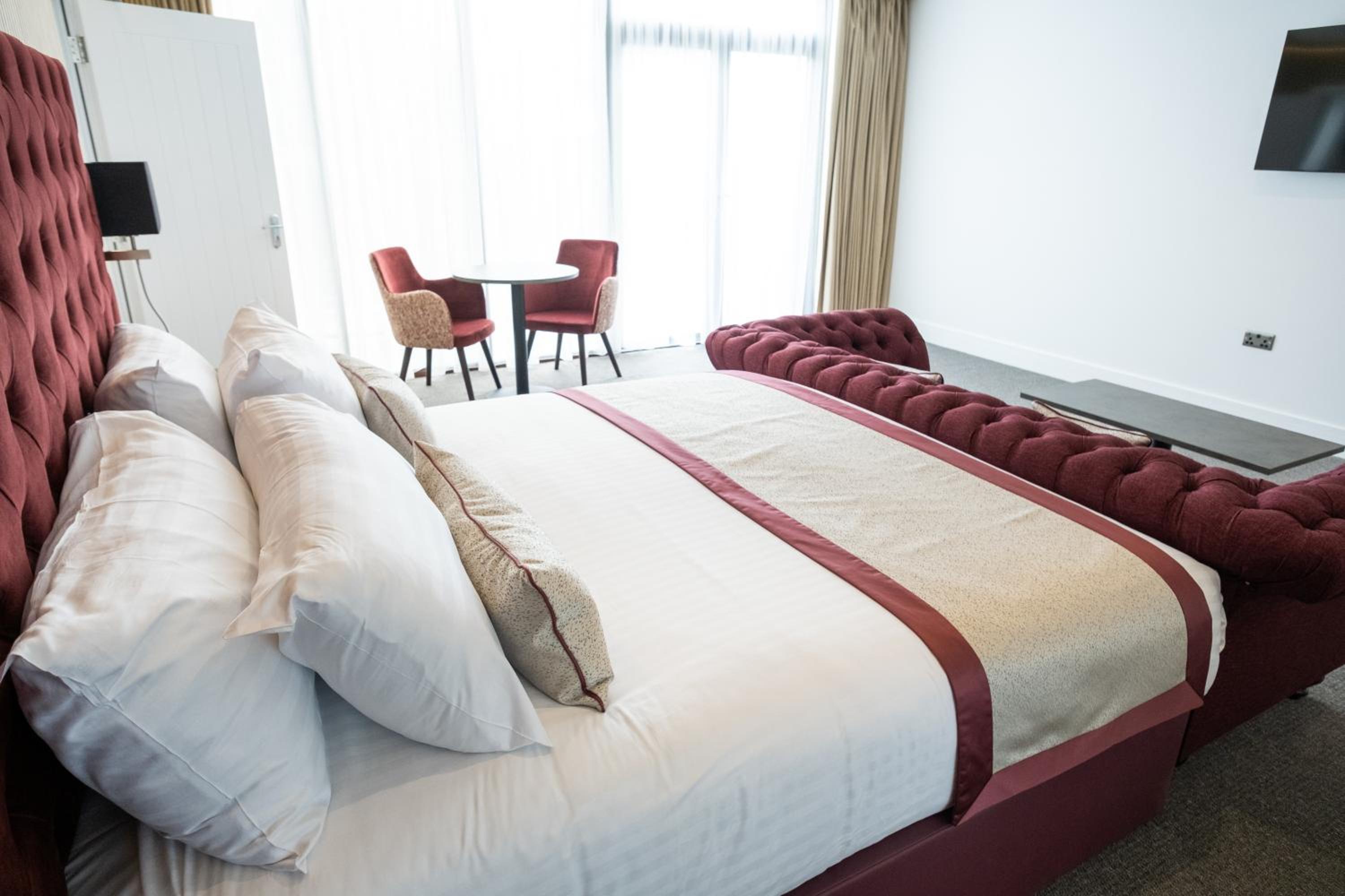 Executive Suite - Photo 2