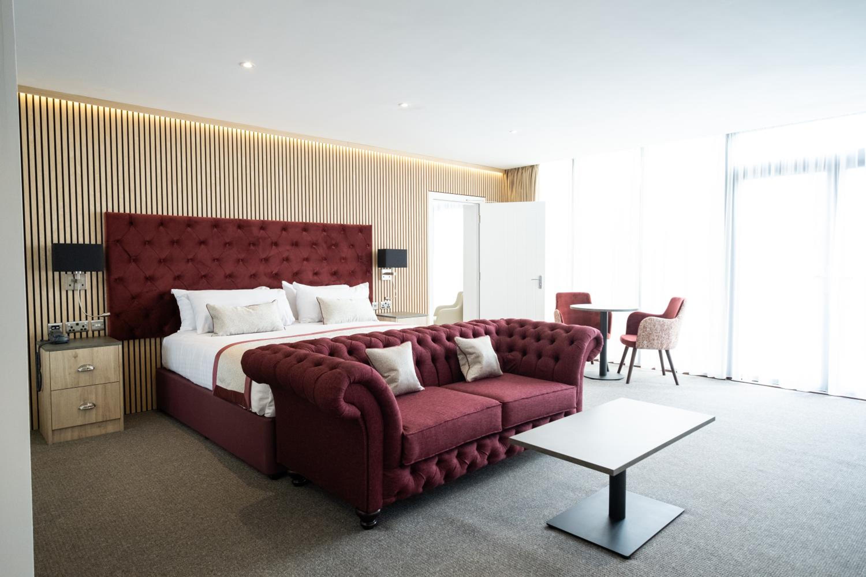 Executive Suite - Photo 1
