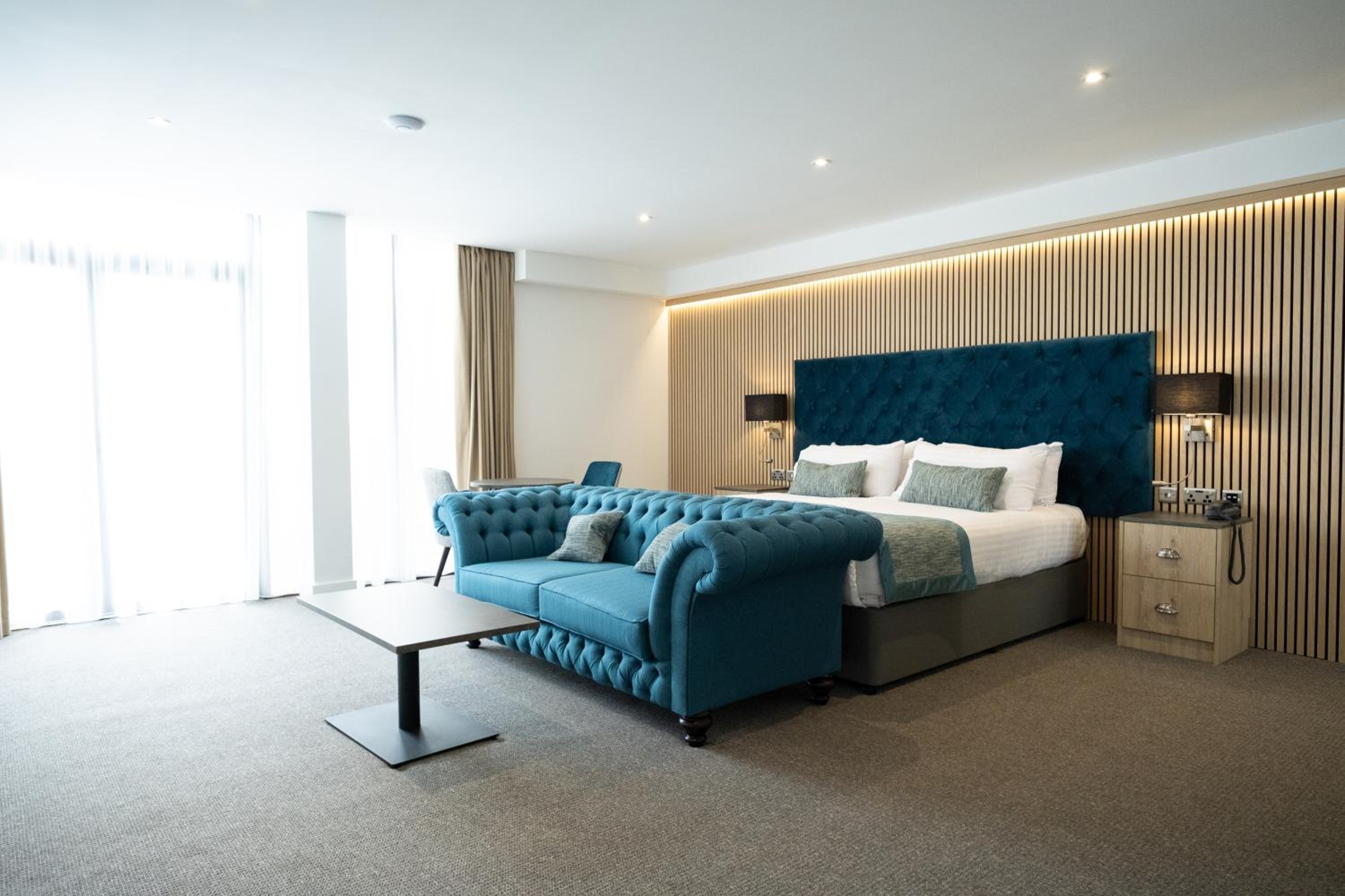 Executive Suite - Photo 19