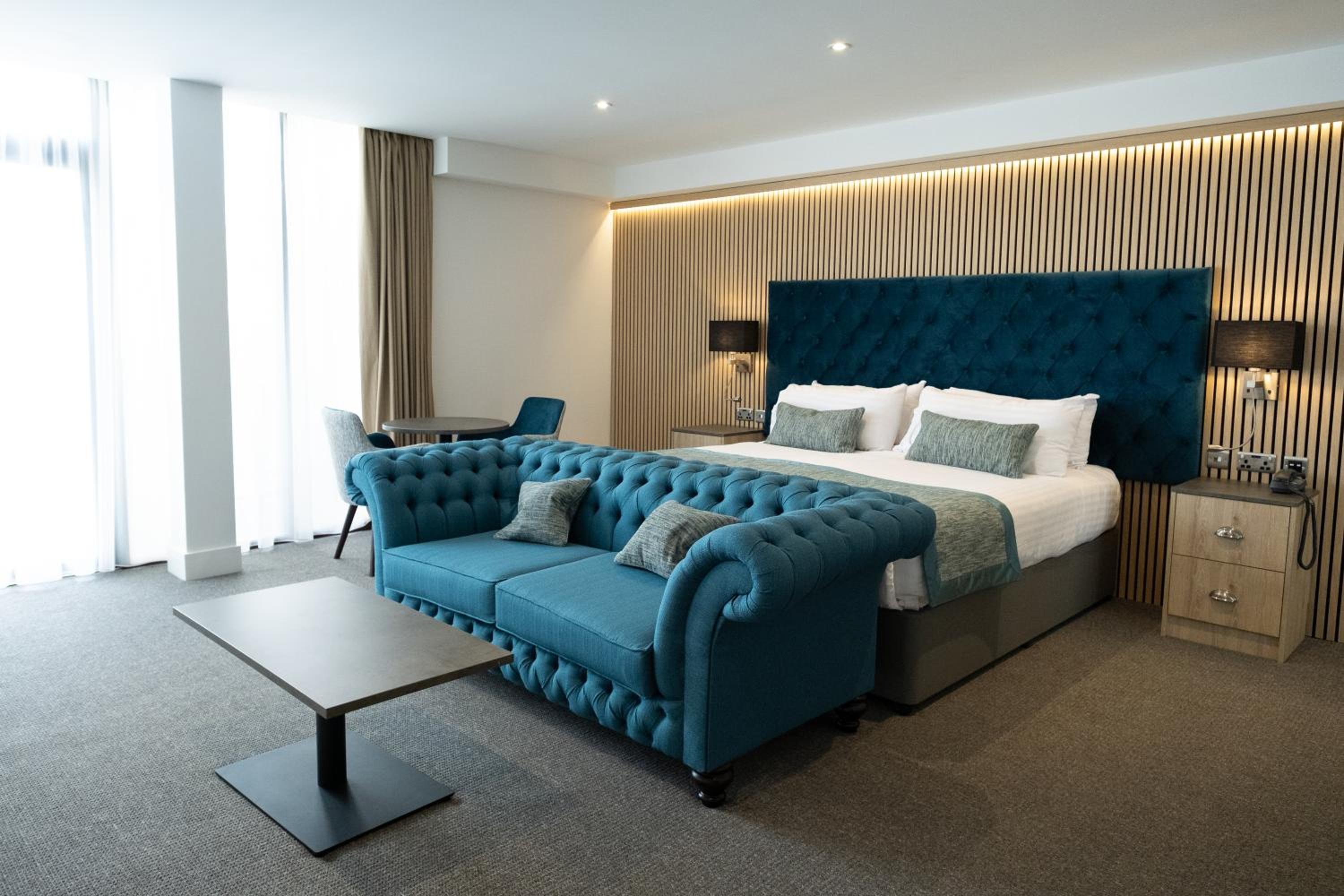 Executive Suite - Photo 15