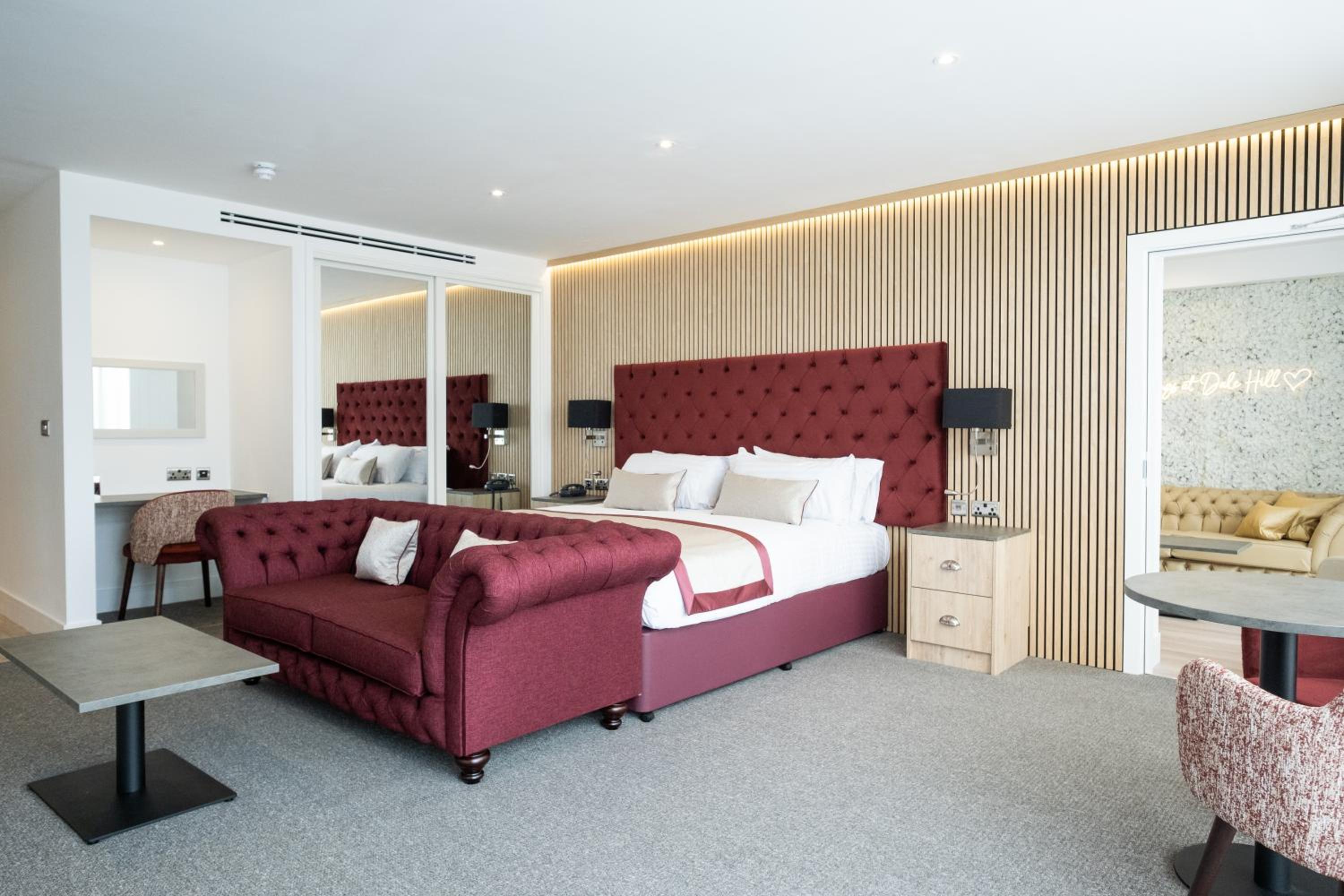 Executive Suite - Photo 20