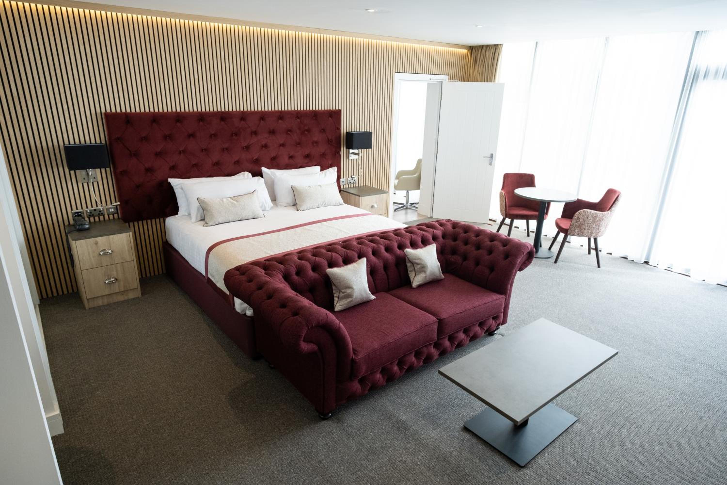 Executive Suite - Photo 18