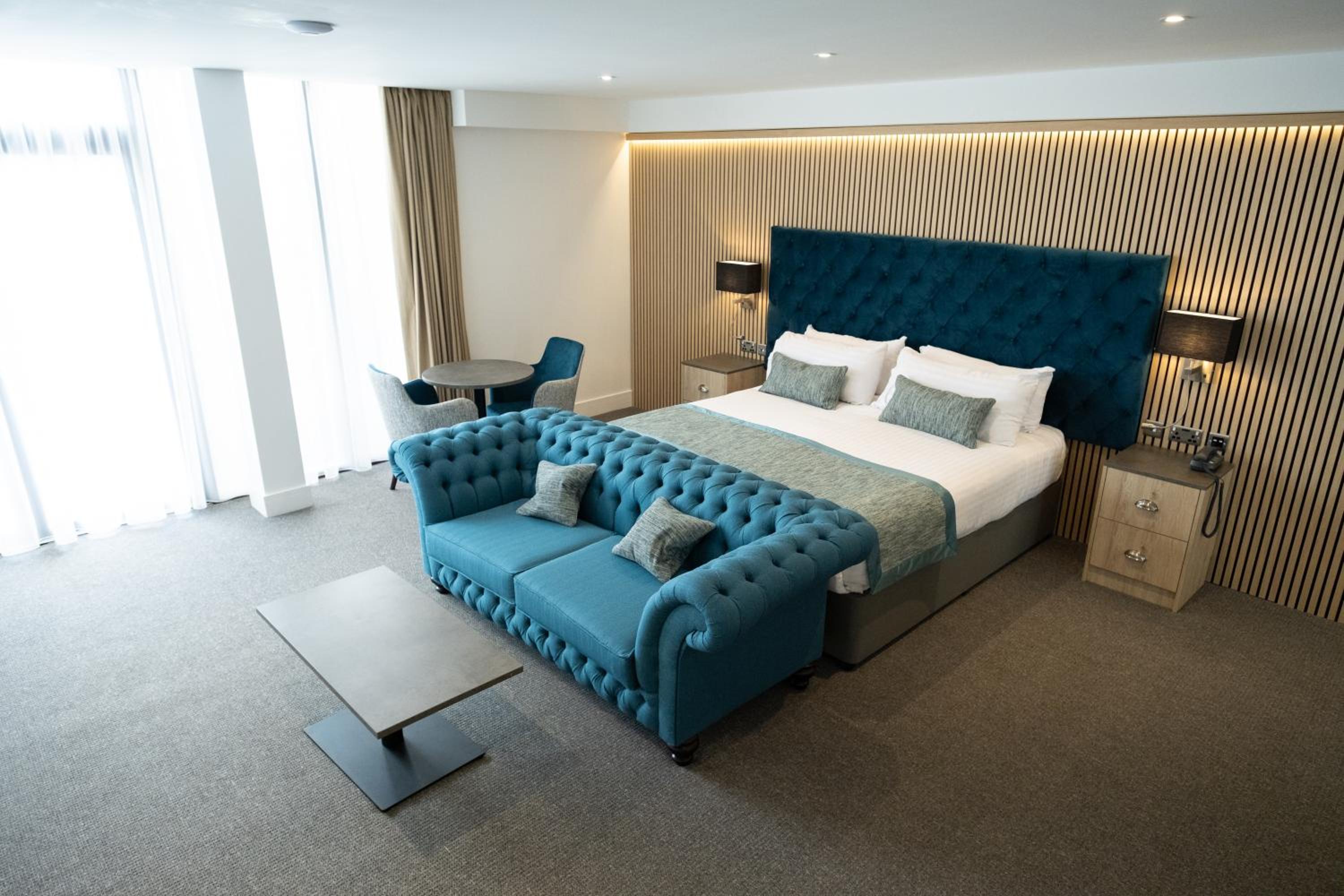Executive Suite - Photo 16