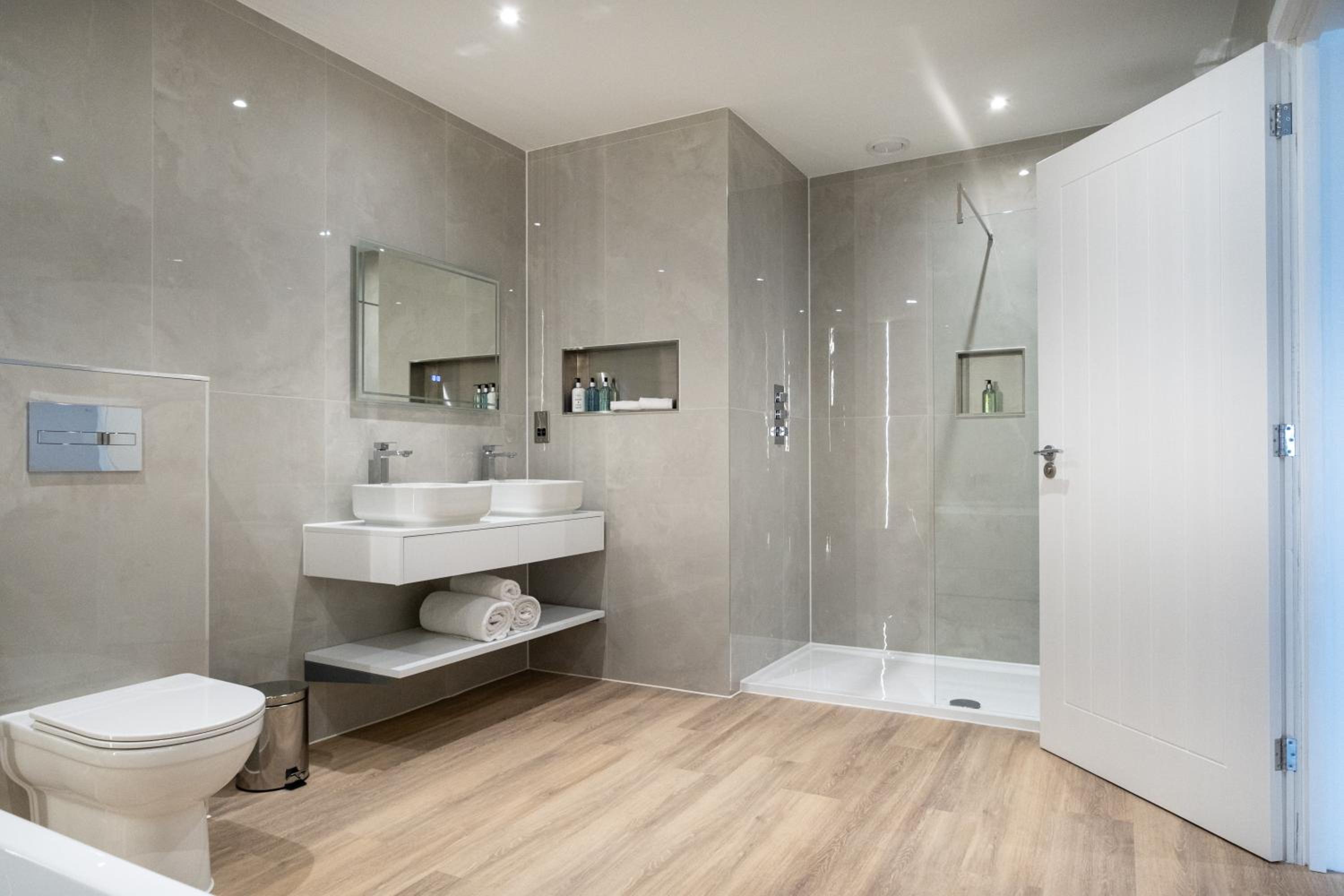 Executive Suite - Photo 12