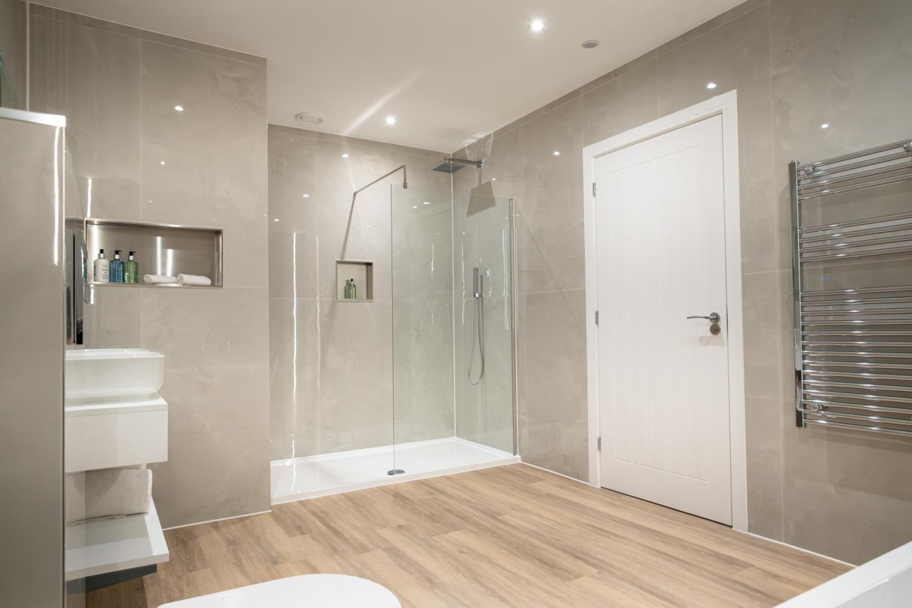 Executive Suite - Photo 11