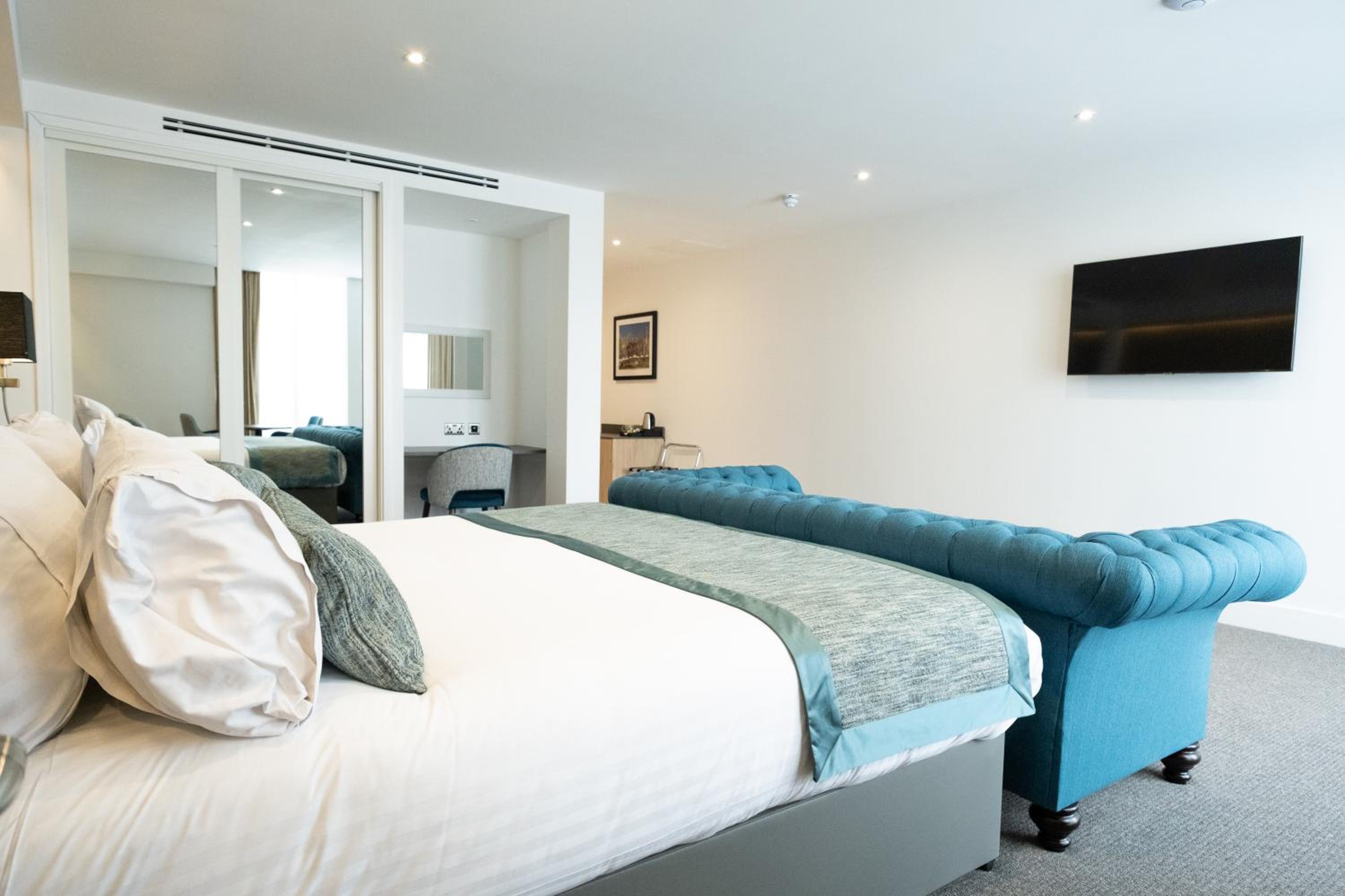 Executive Suite - Photo 8