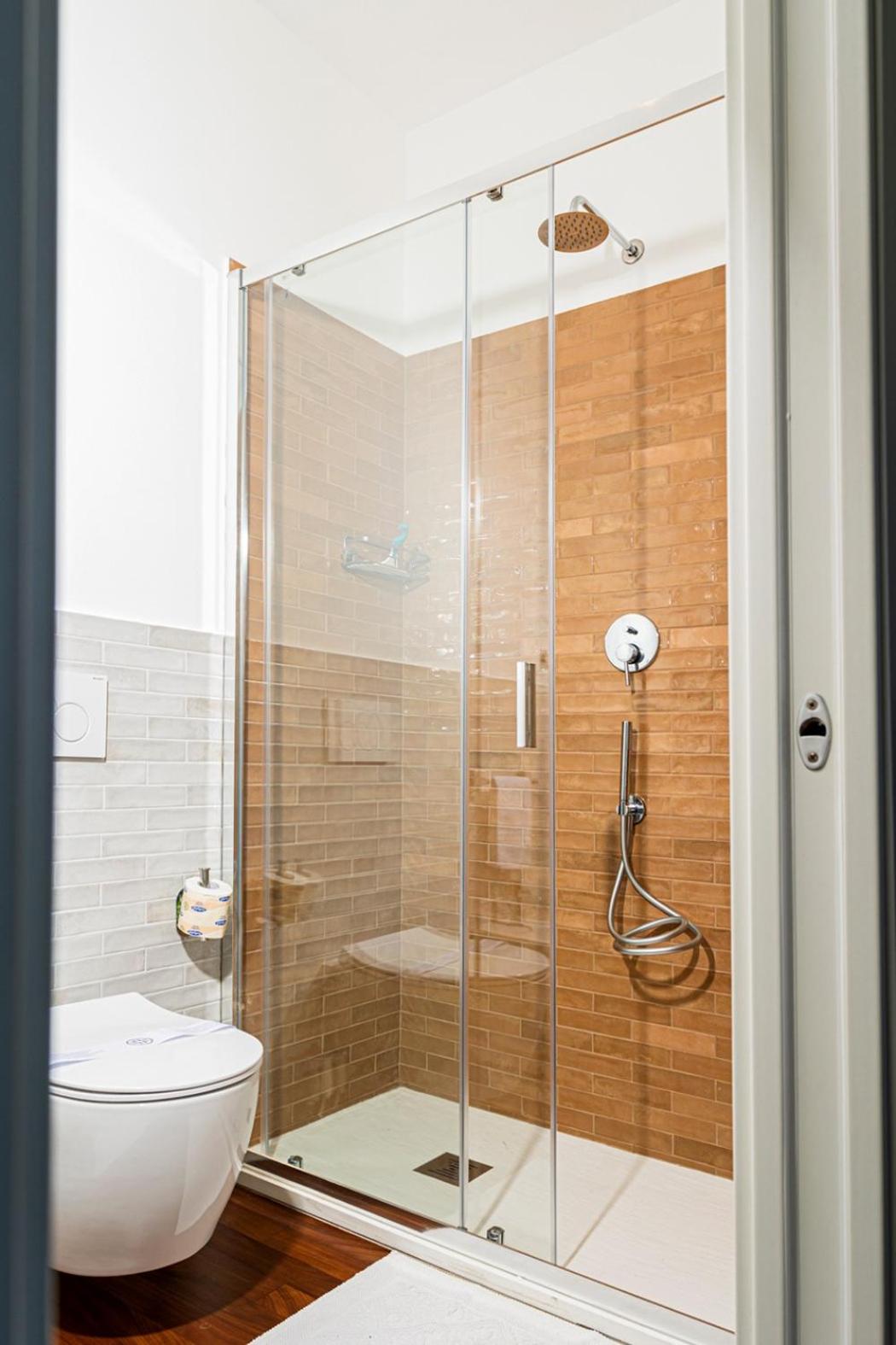 Large Double Room photo 3