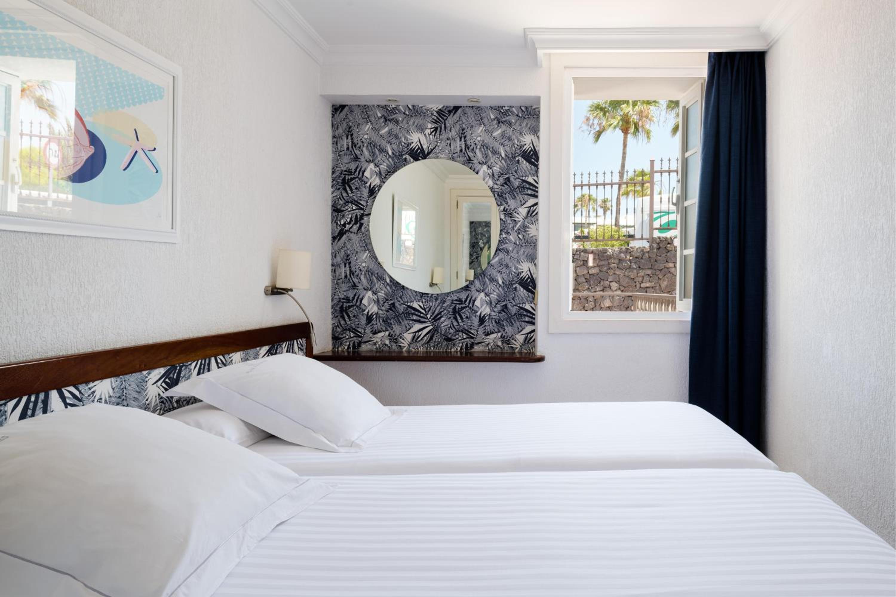 Superior Apartment thumbnail 5