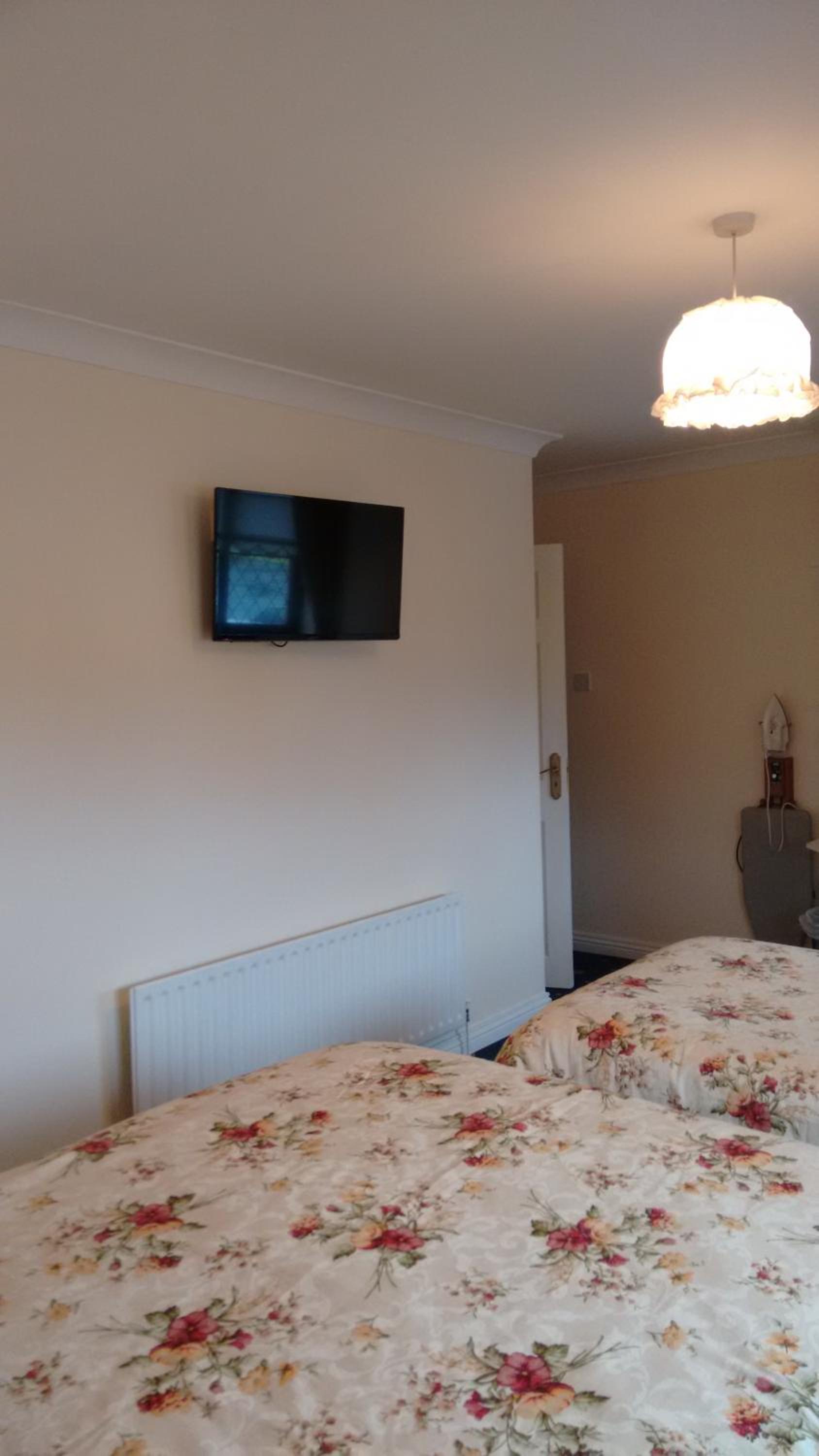 Double Room with Private Bathroom - Photo 17