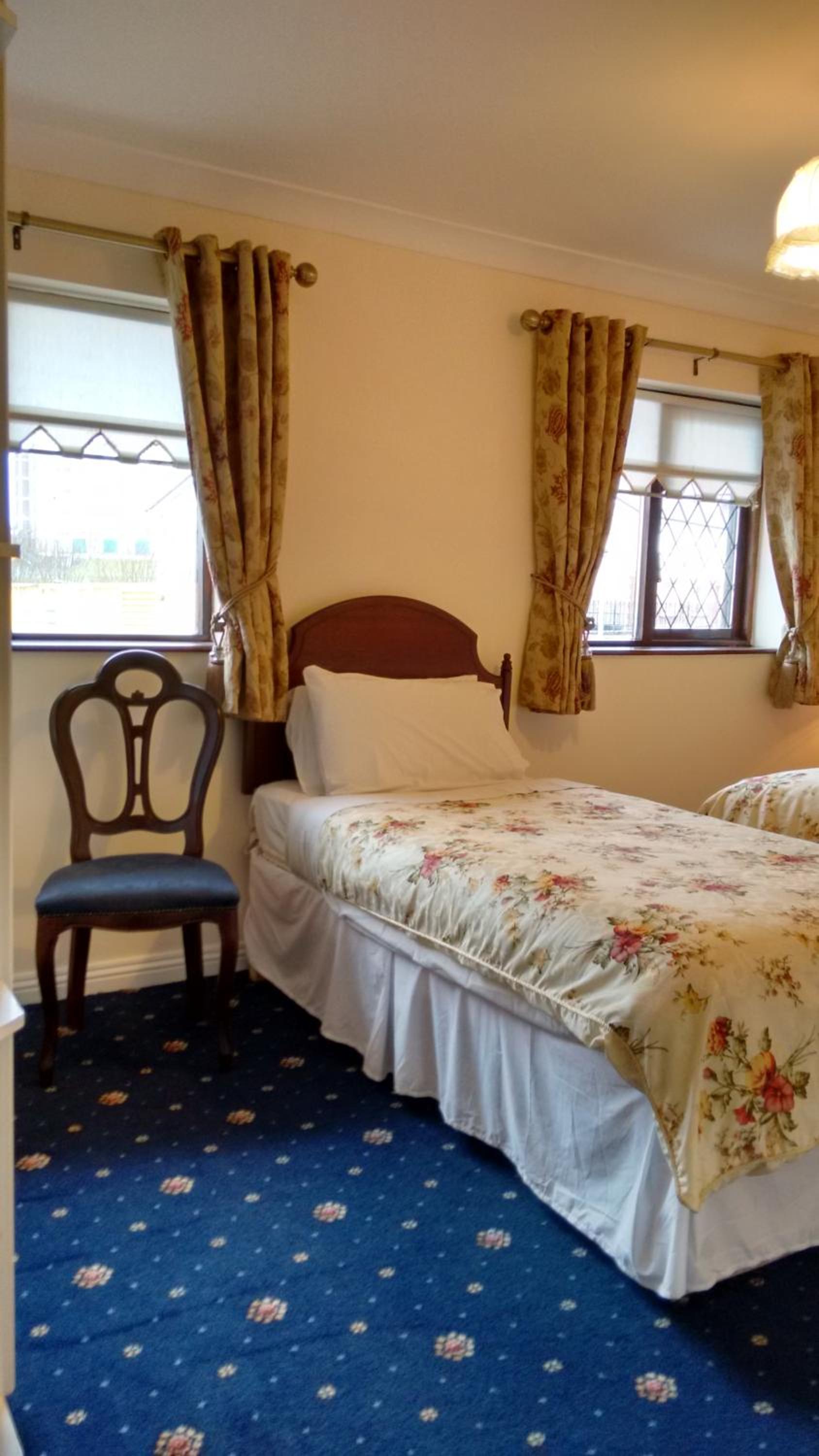 Triple Room with Private Bathroom - Photo 2