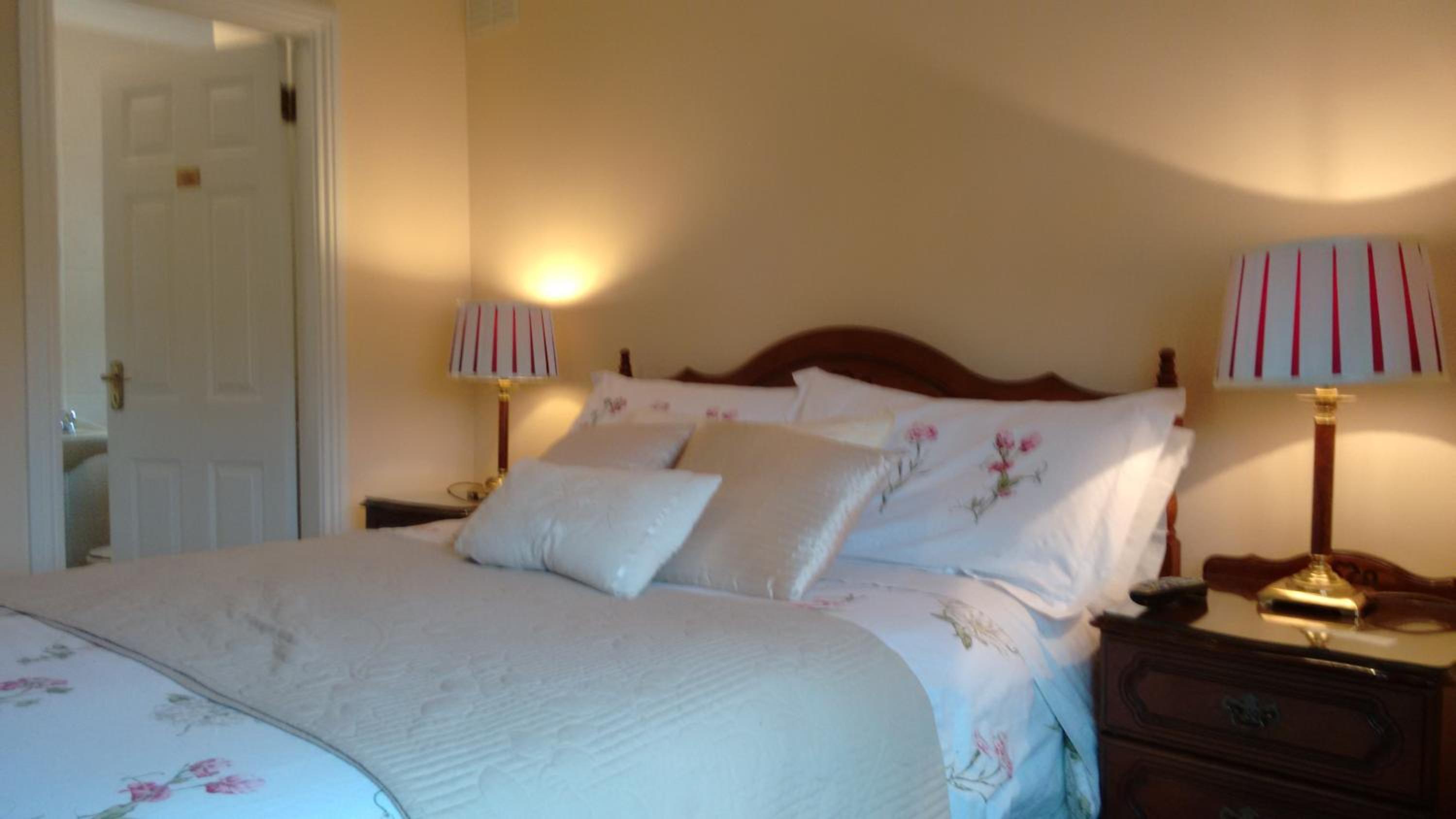 Double Room with Private Bathroom - Photo 15