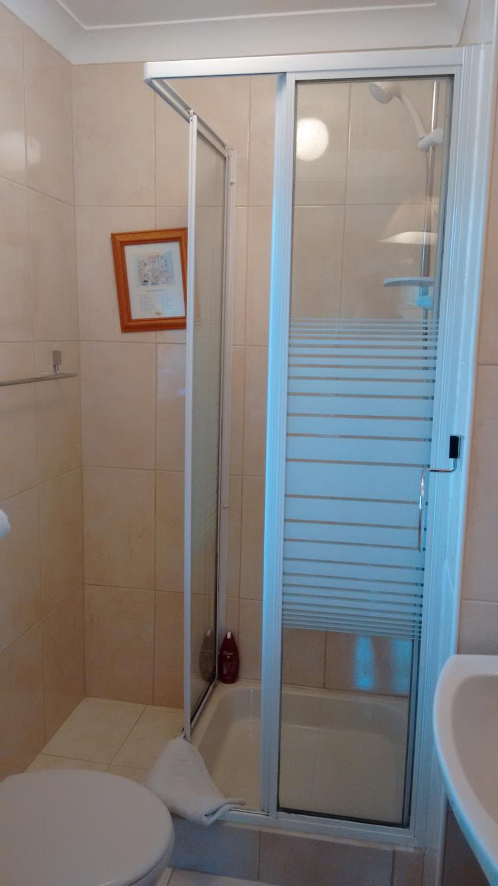 Double Room with Private Bathroom - Photo 3