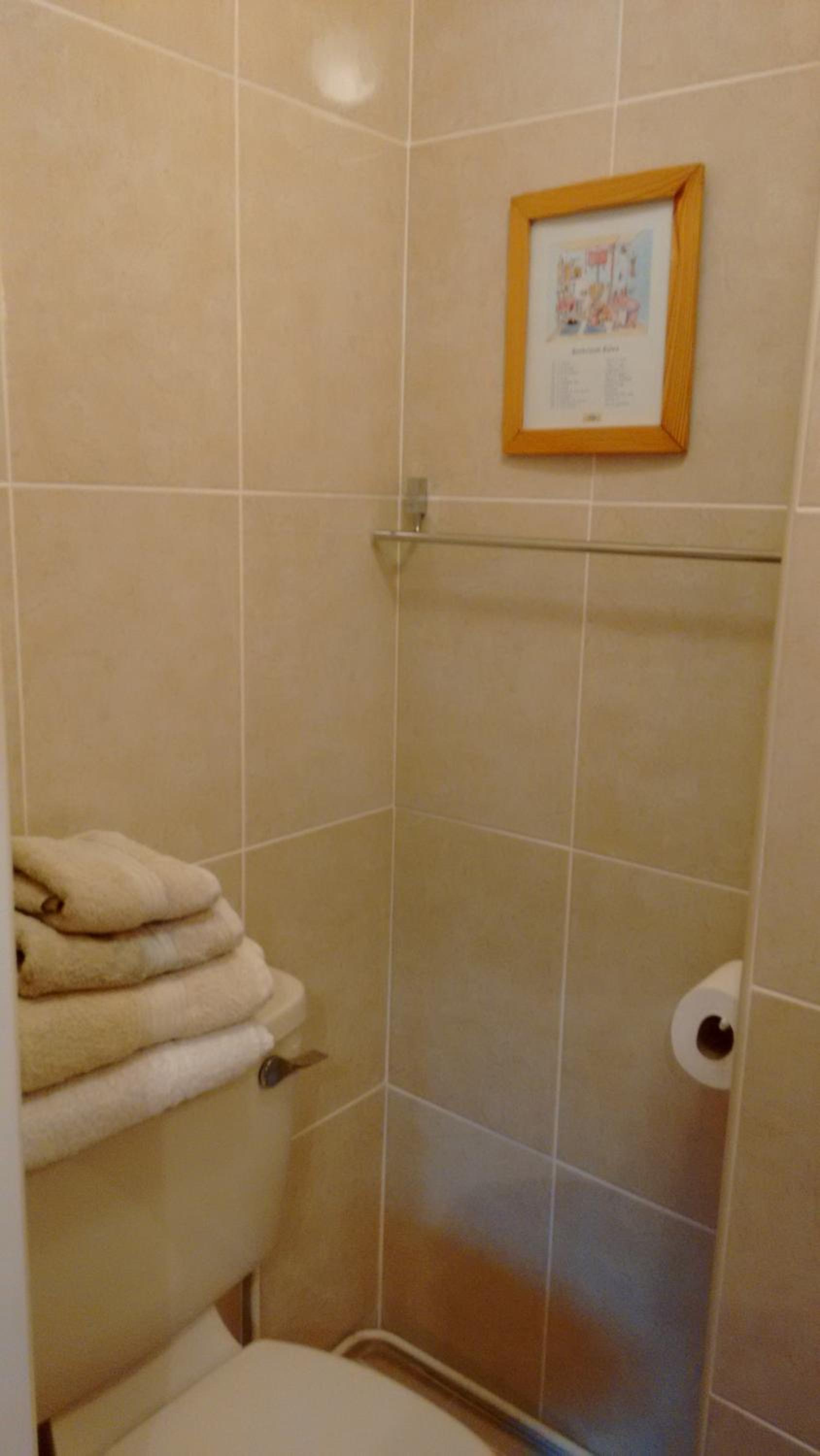 Twin Room with Private Bathroom - Photo 15