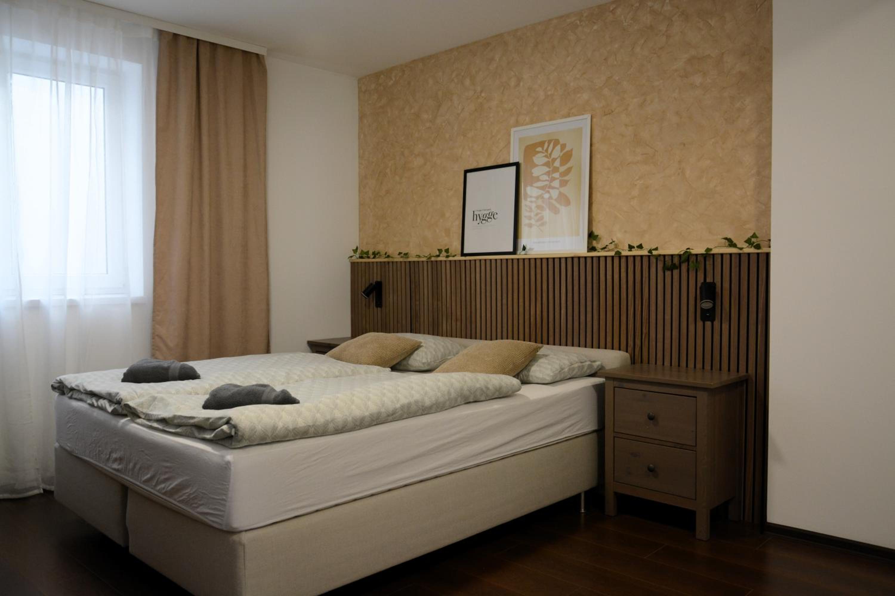 Two-Bedroom Deluxe Apartment with Balcony - Photo 5