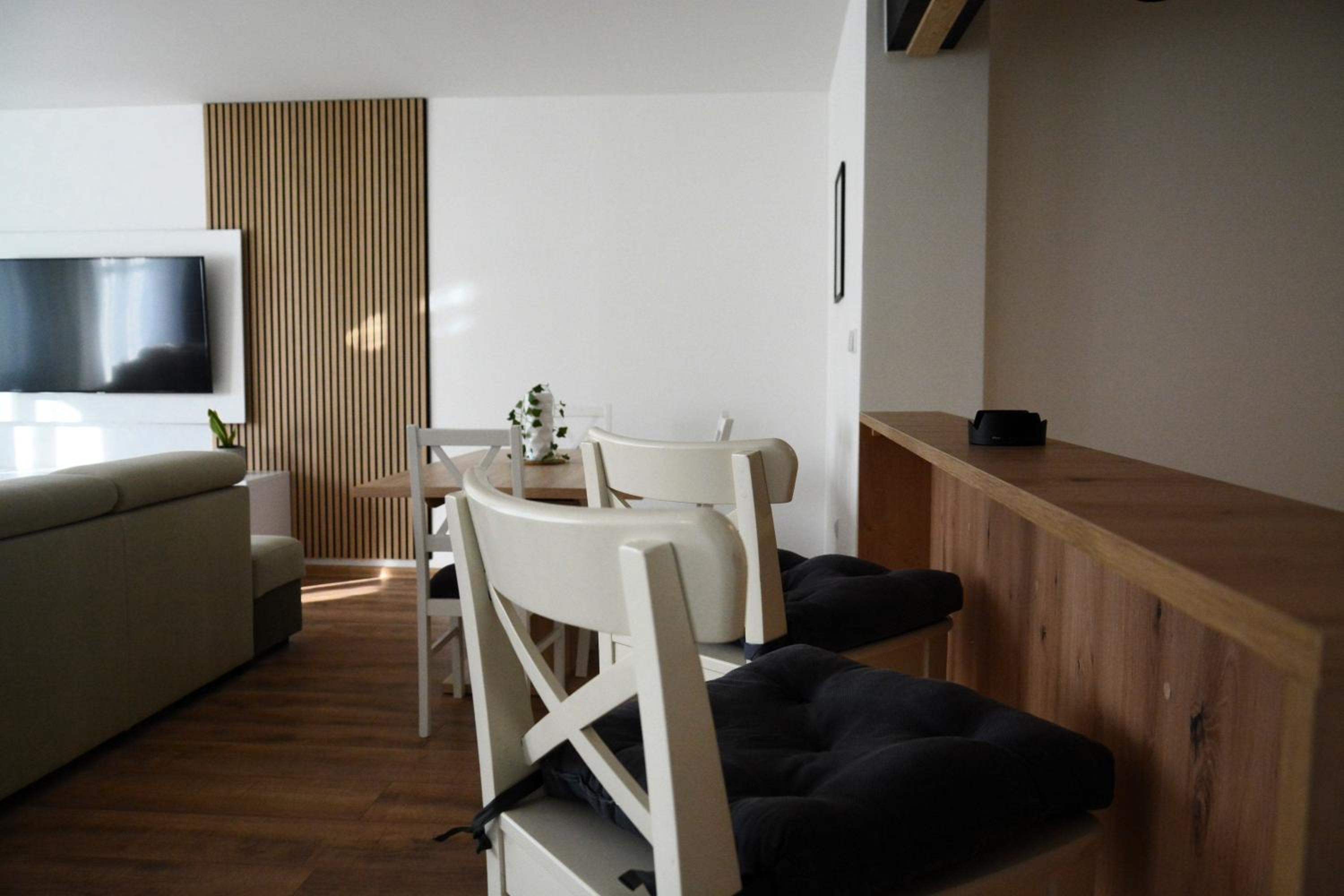 Two-Bedroom Deluxe Apartment with Balcony - Photo 6