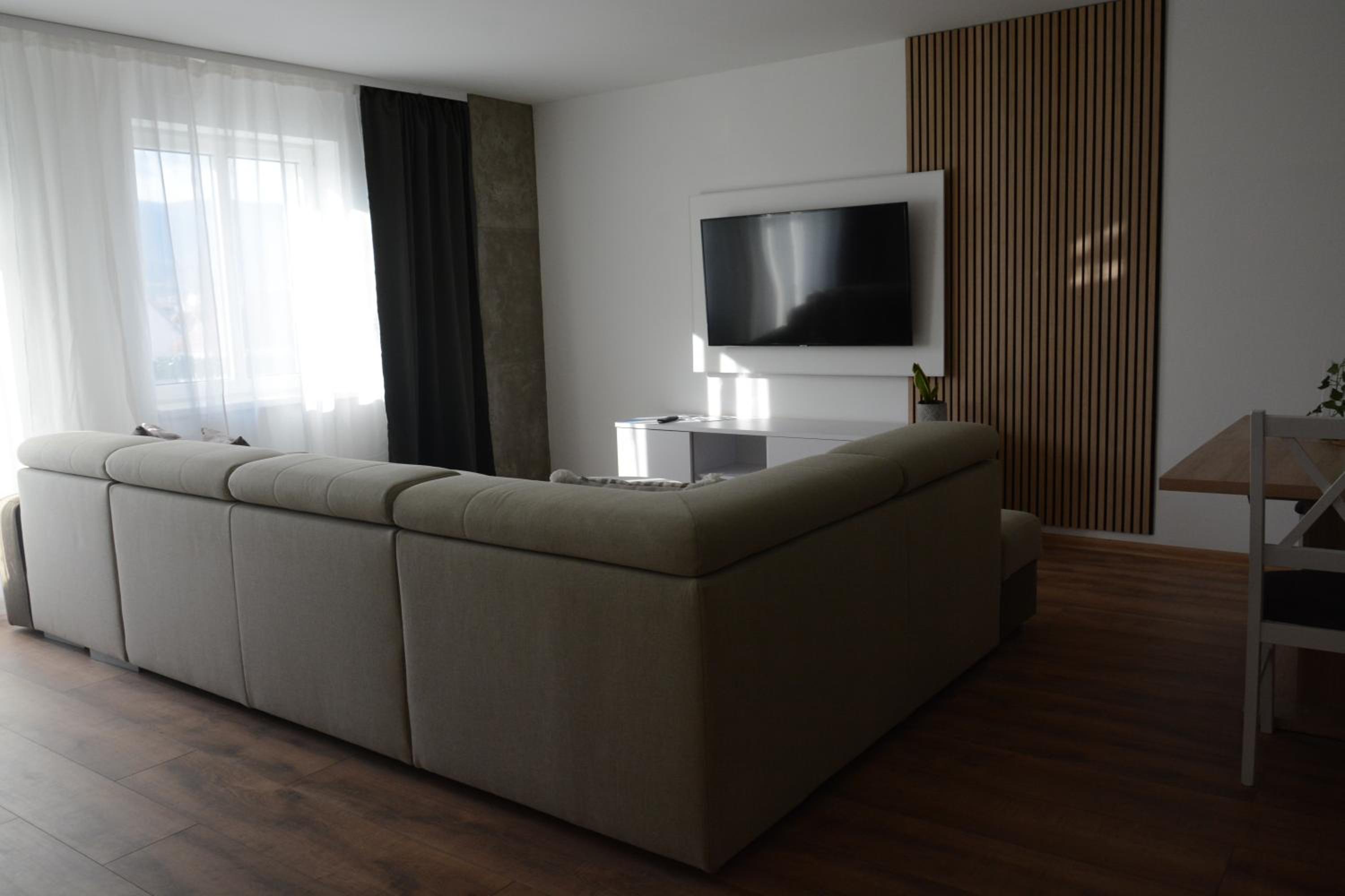 Two-Bedroom Deluxe Apartment with Balcony - Photo 8
