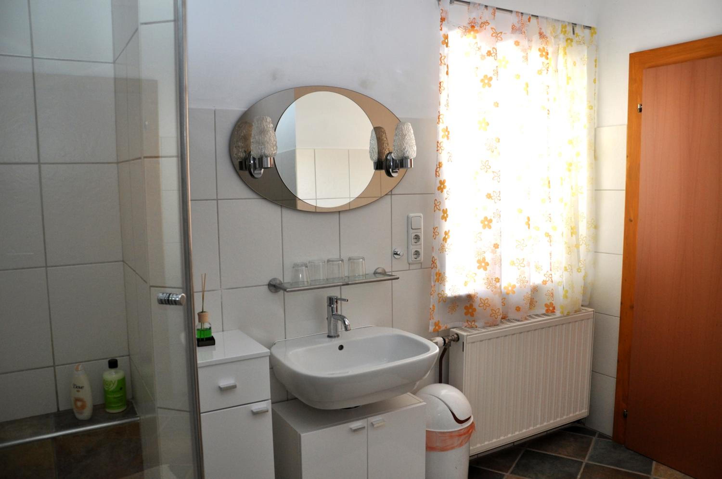 Apartment with Balcony - Photo 7