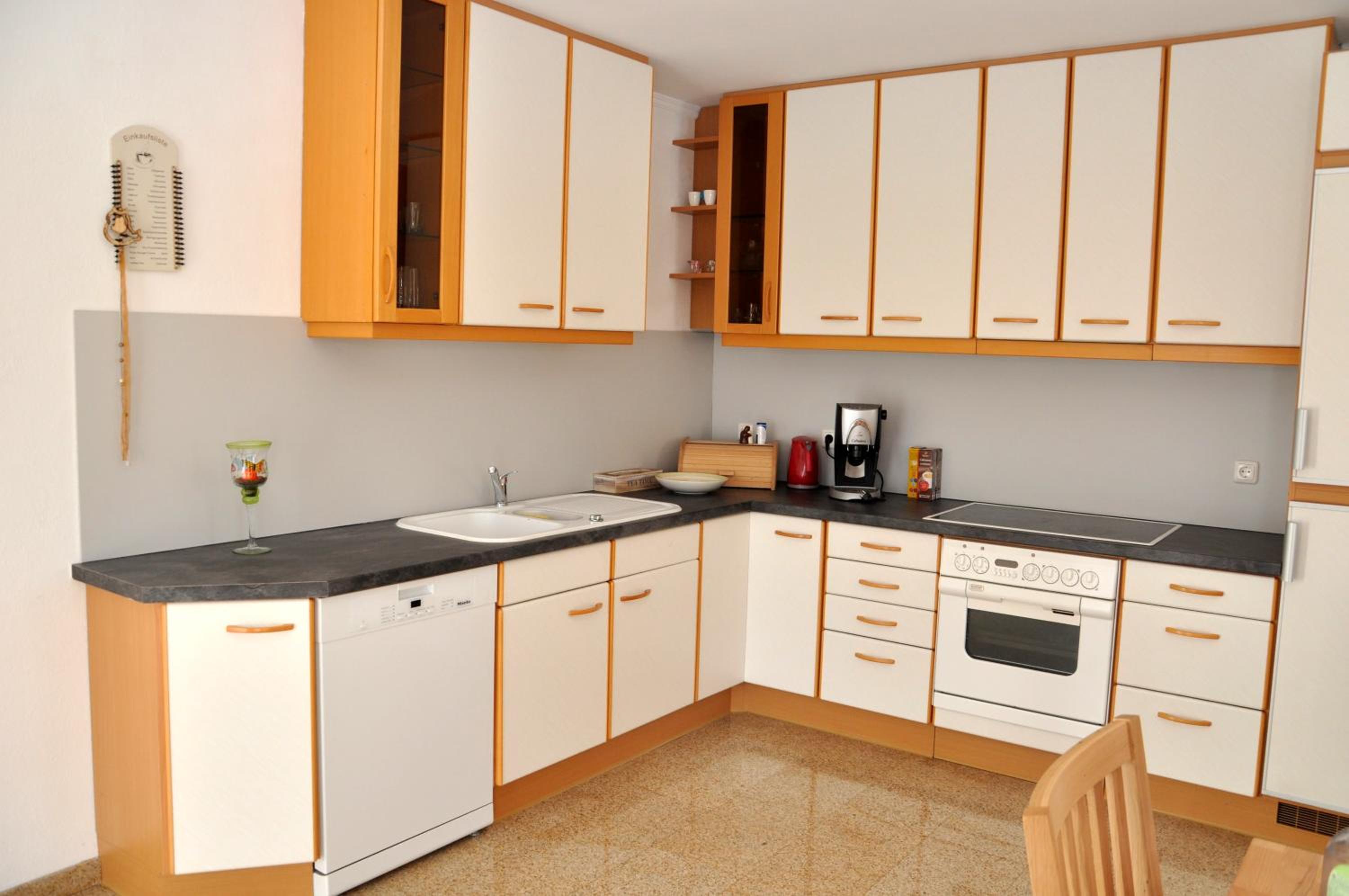 Apartment with Balcony - Photo 10