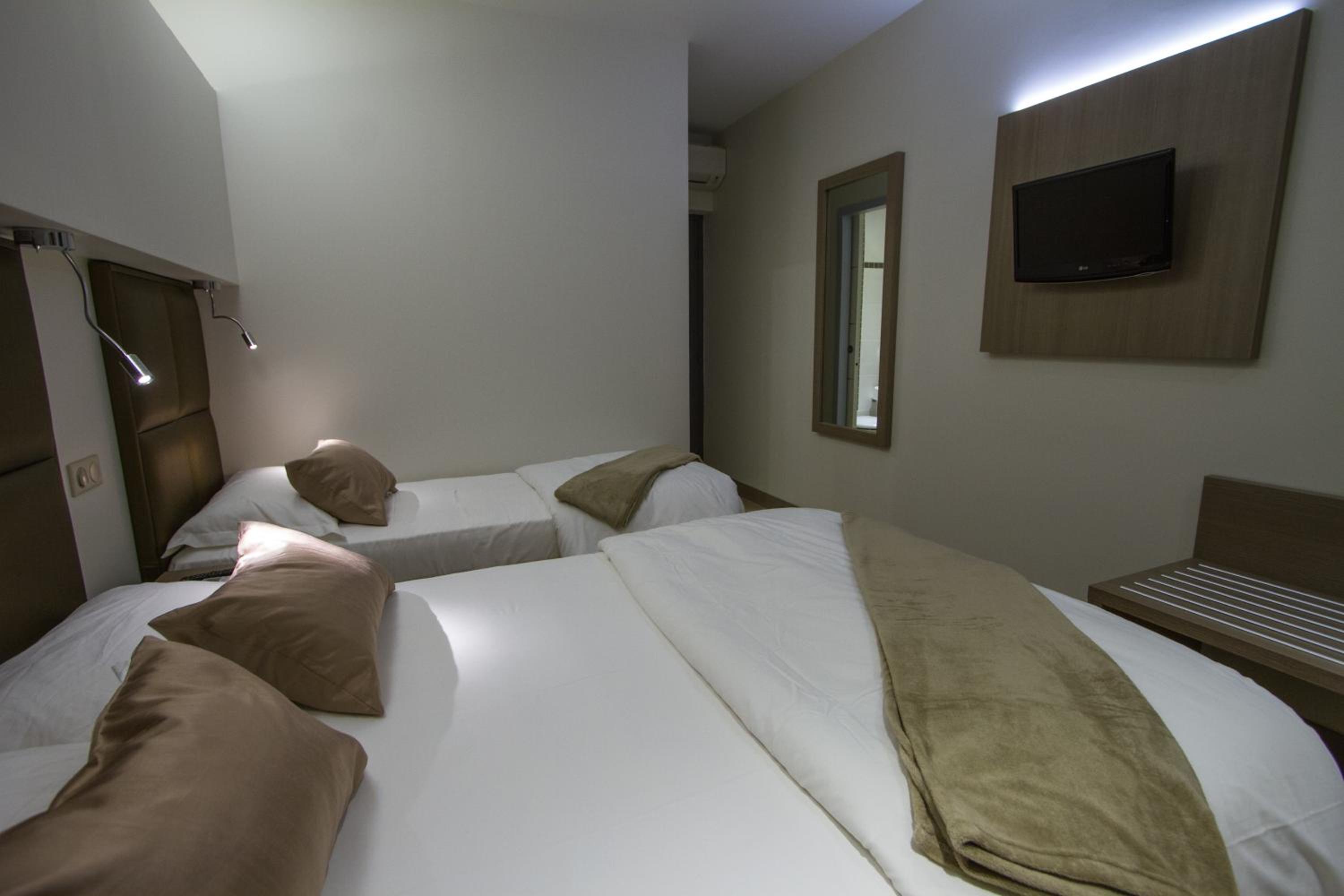 Premium Triple Room photo 3