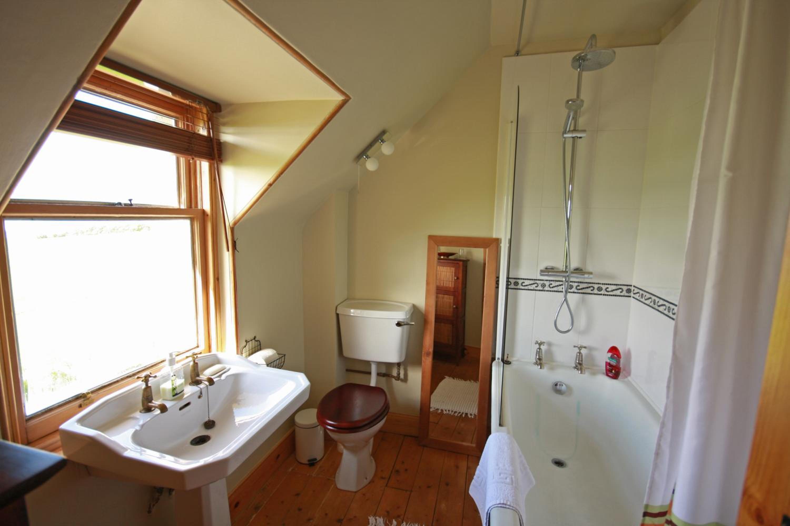 Family Room with Private Bathroom photo 2