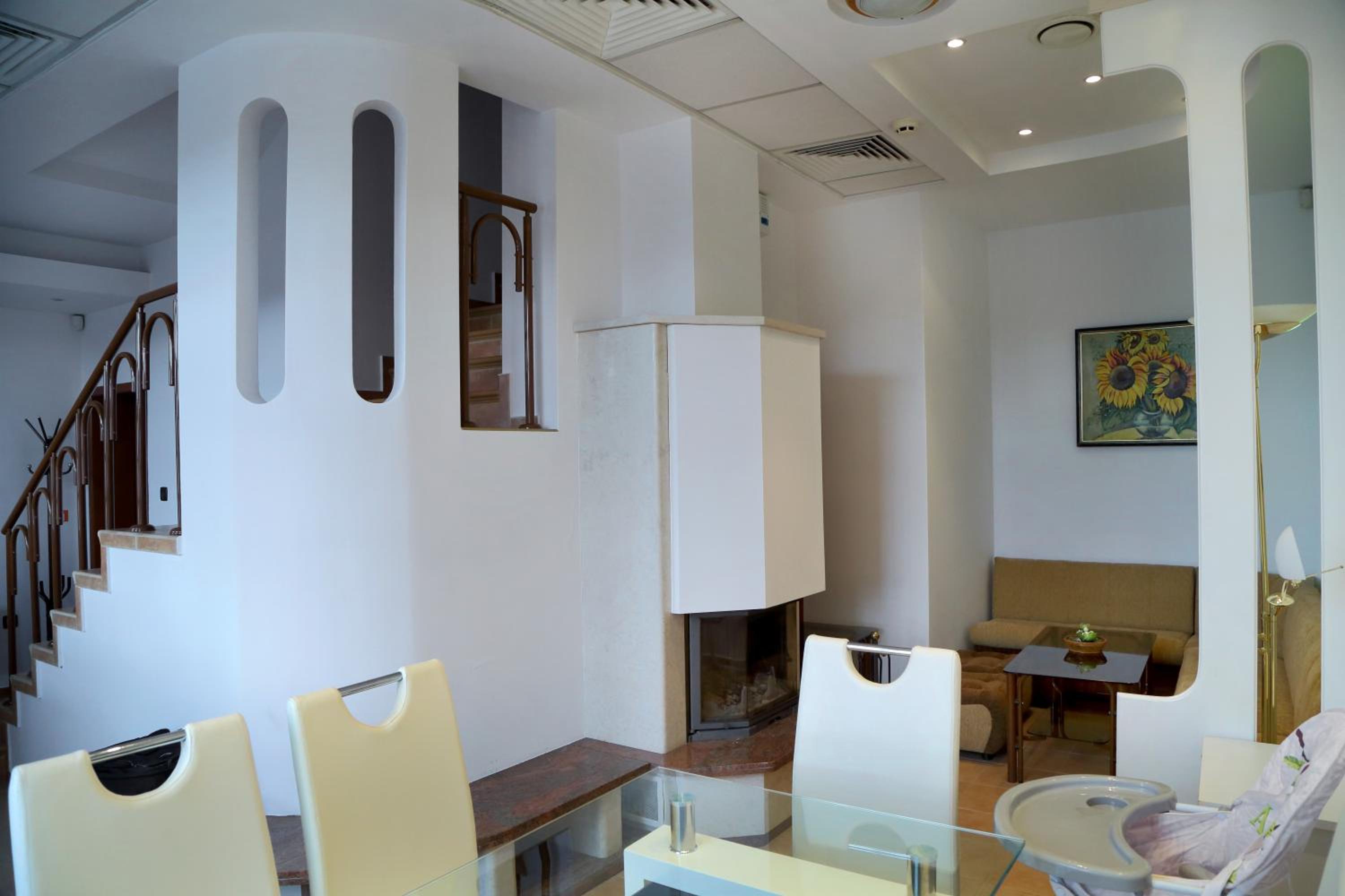 Three-Bedroom House - Photo 3