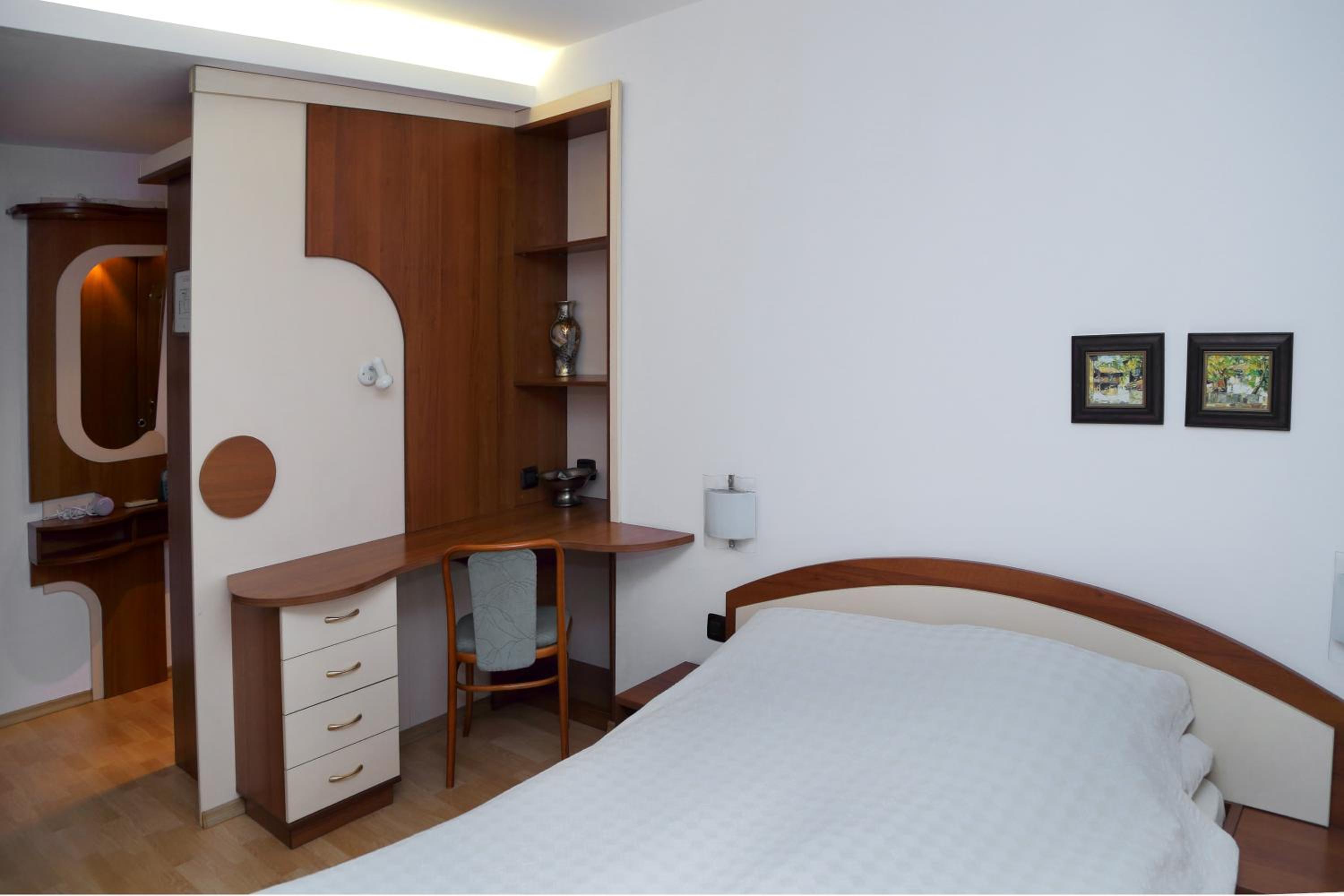Three-Bedroom House - Photo 4