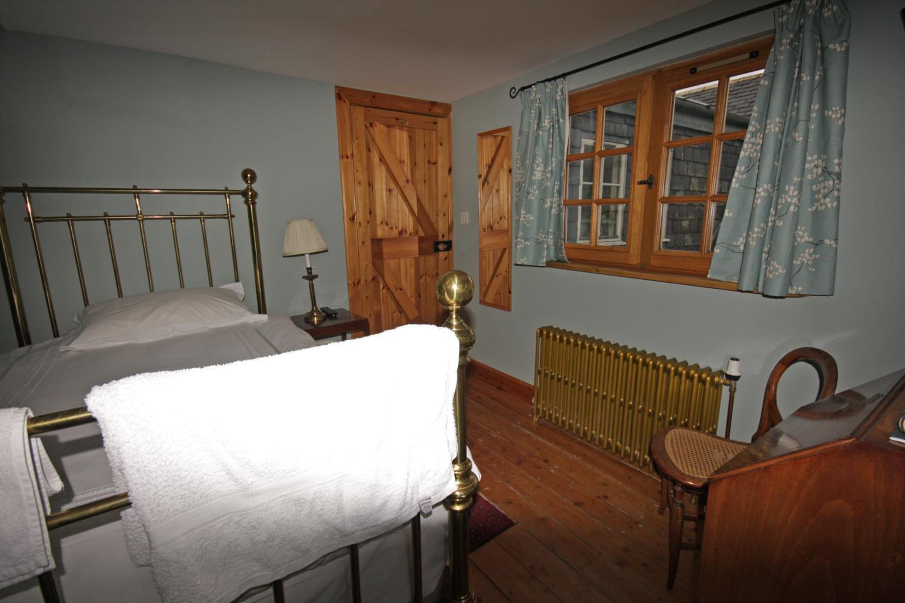 Single Room with Shared Bathroom photo 3