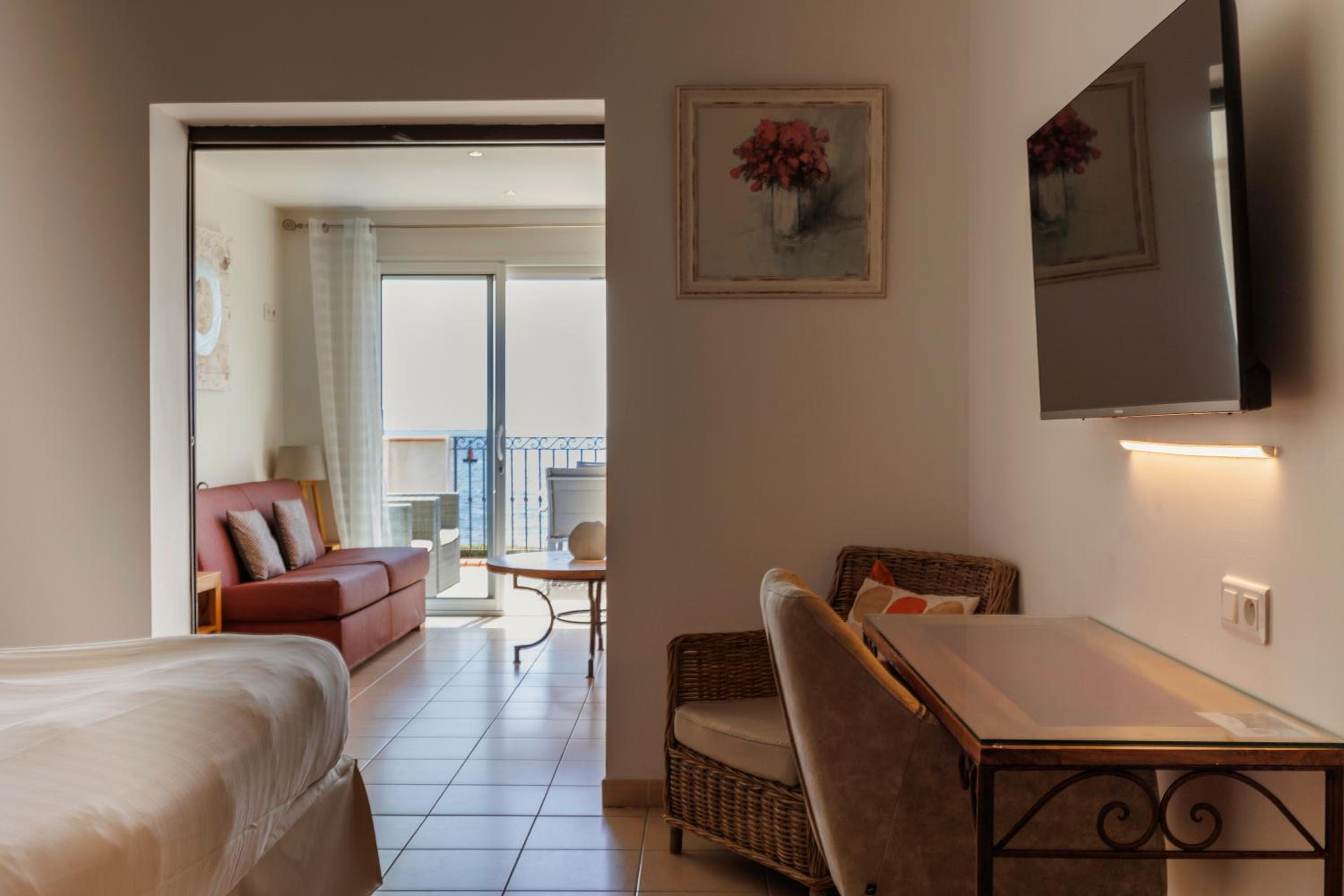 Suite with Lake View