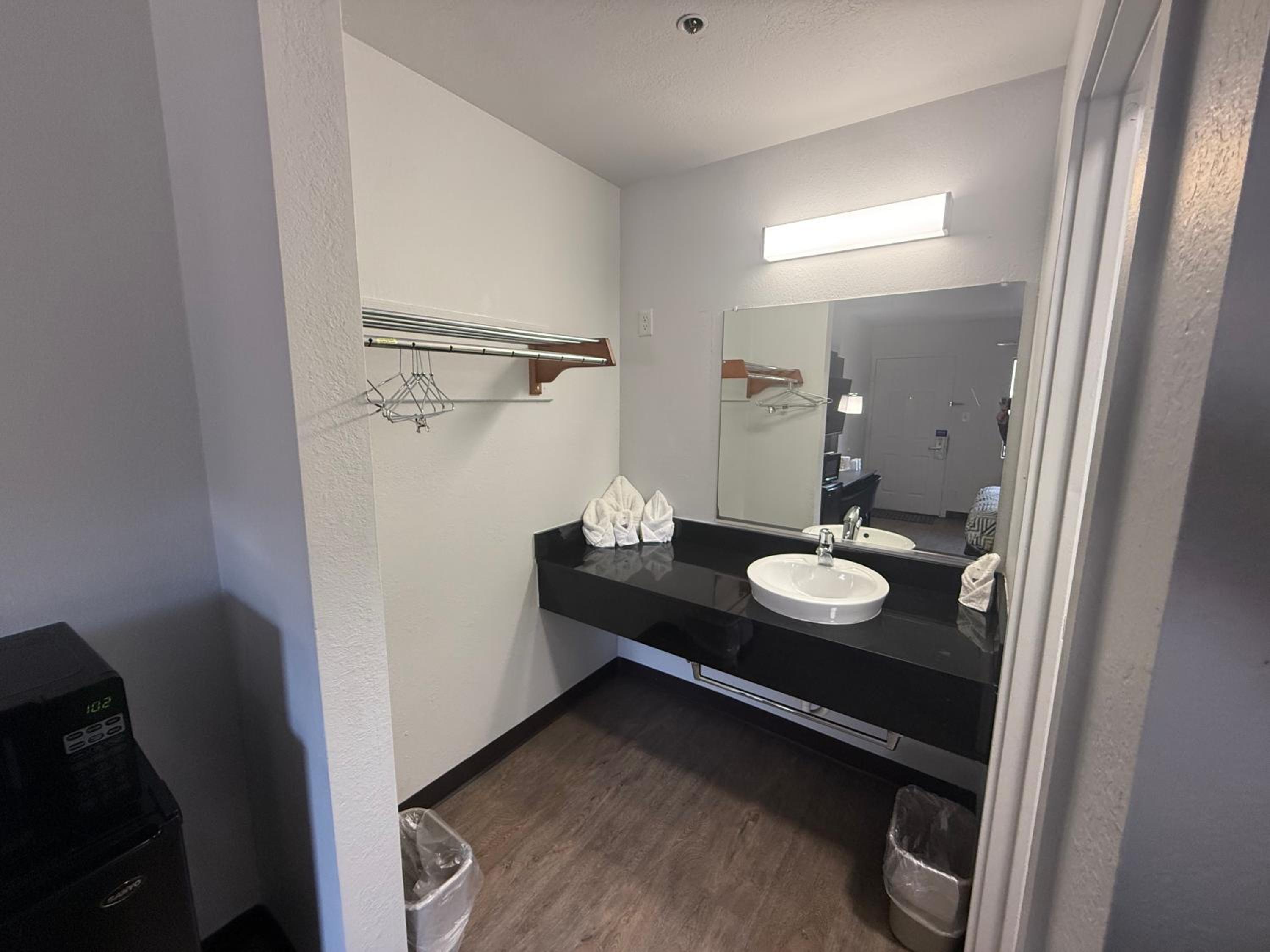 Deluxe Quadruple Room - Non-Smoking photo 2