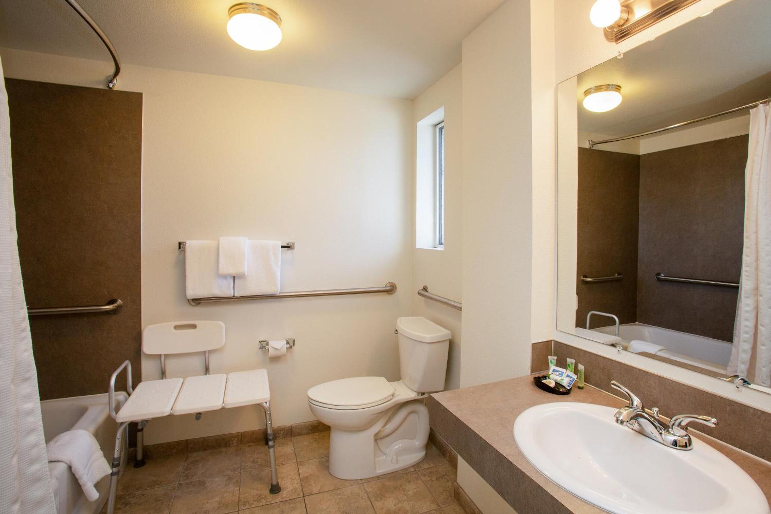 Queen Room - Disability Access photo 3
