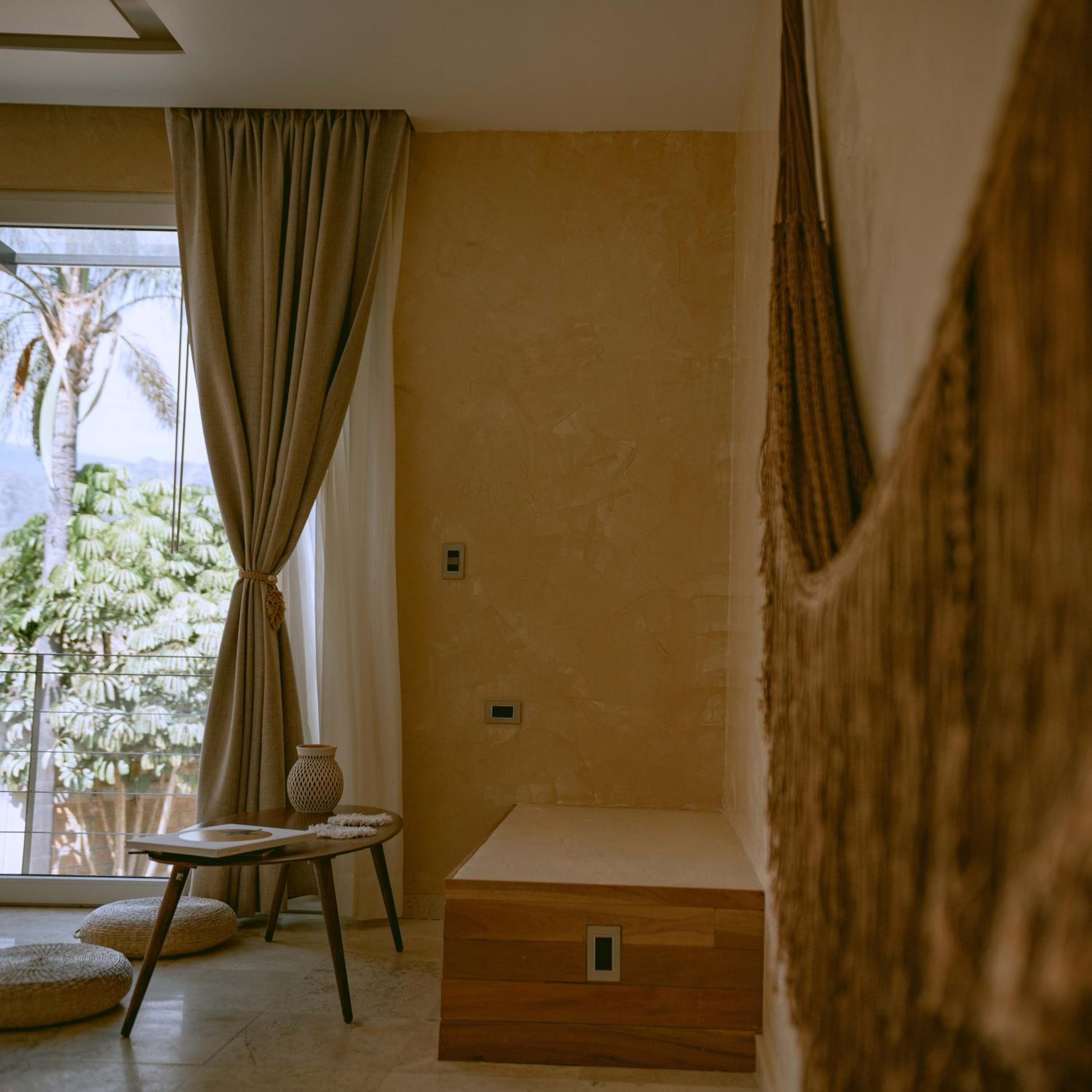 Deluxe Suite with Spa Bath - Photo 3