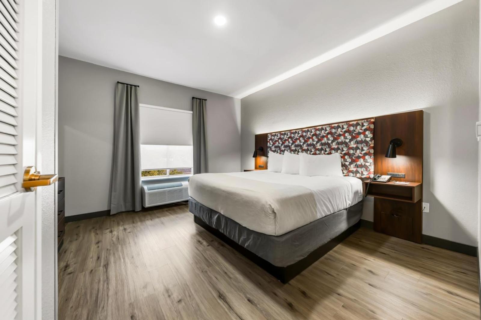 Studio Suite with One King Bed and Full Kitchenette - Non-Smoking - Photo 4