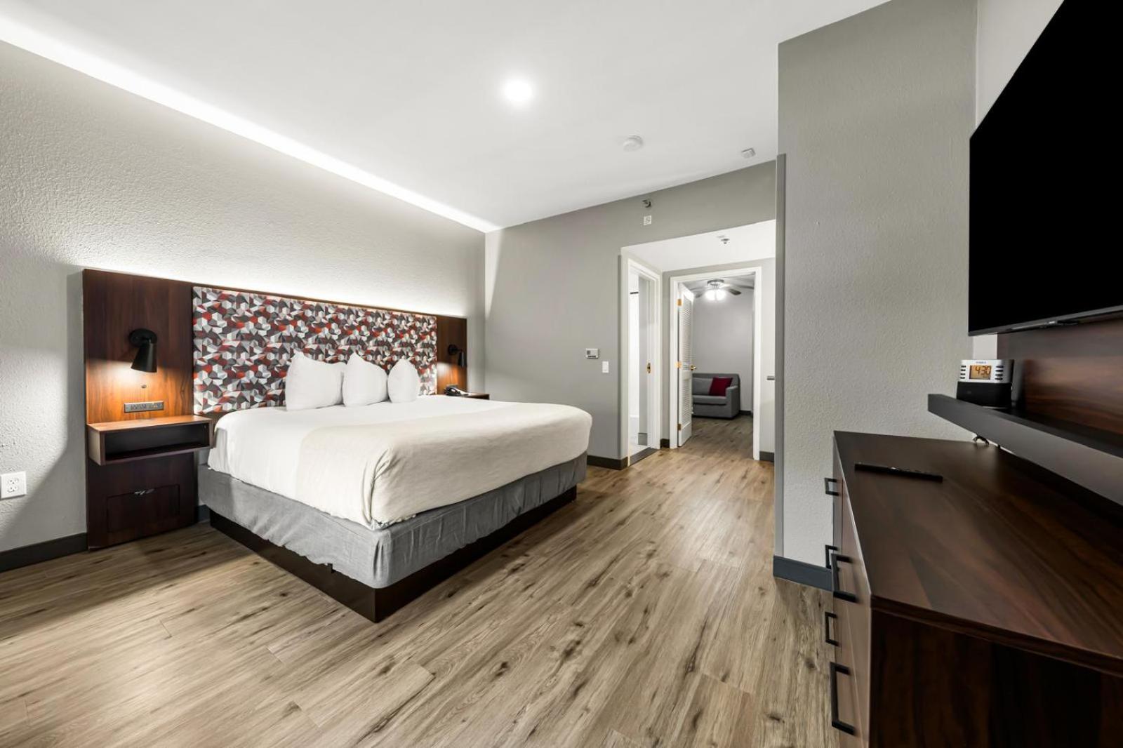 Studio Suite with One King Bed and Full Kitchenette - Non-Smoking - Photo 5