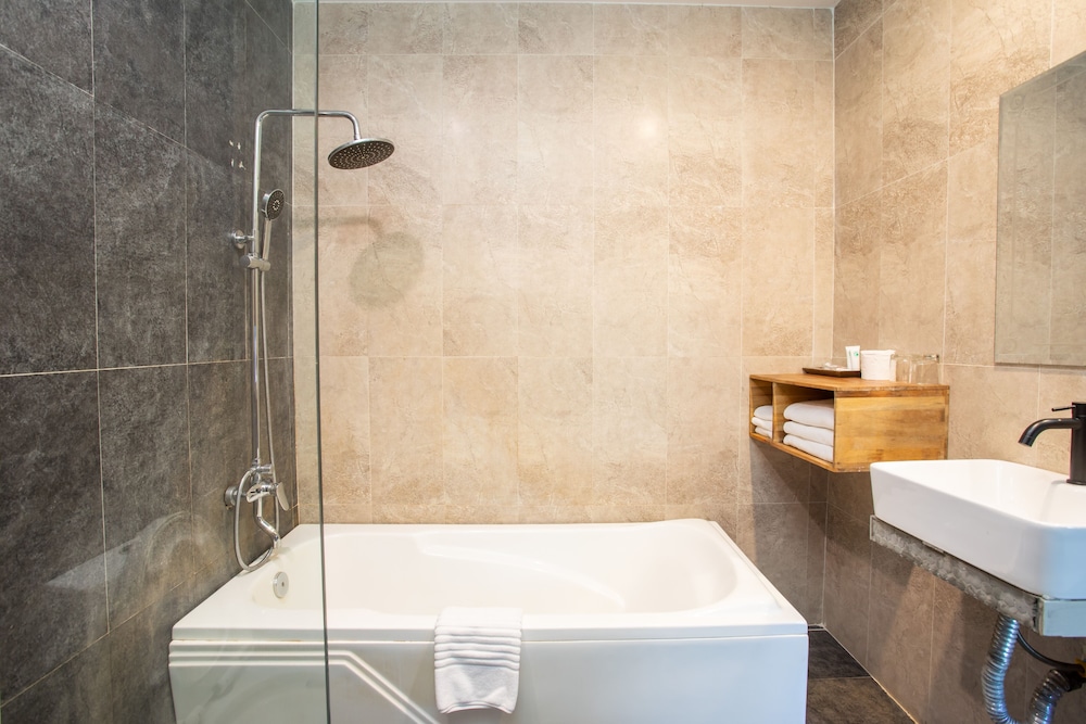 Deluxe Triple Room - Photo 7