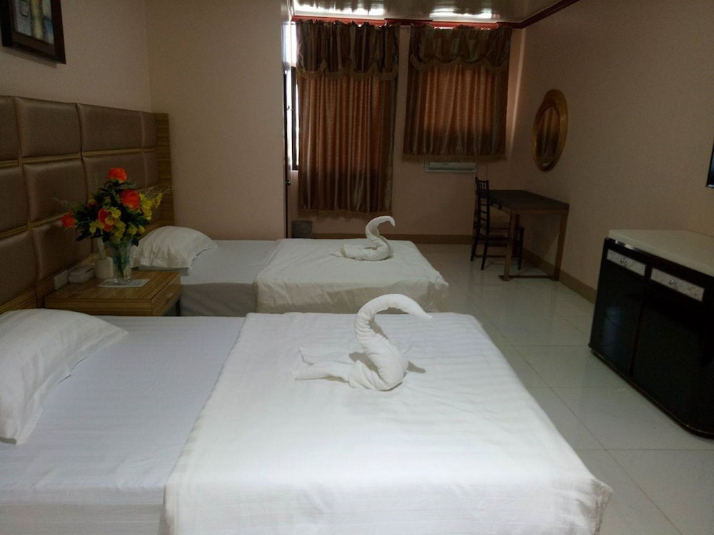 Twin Deluxe Room