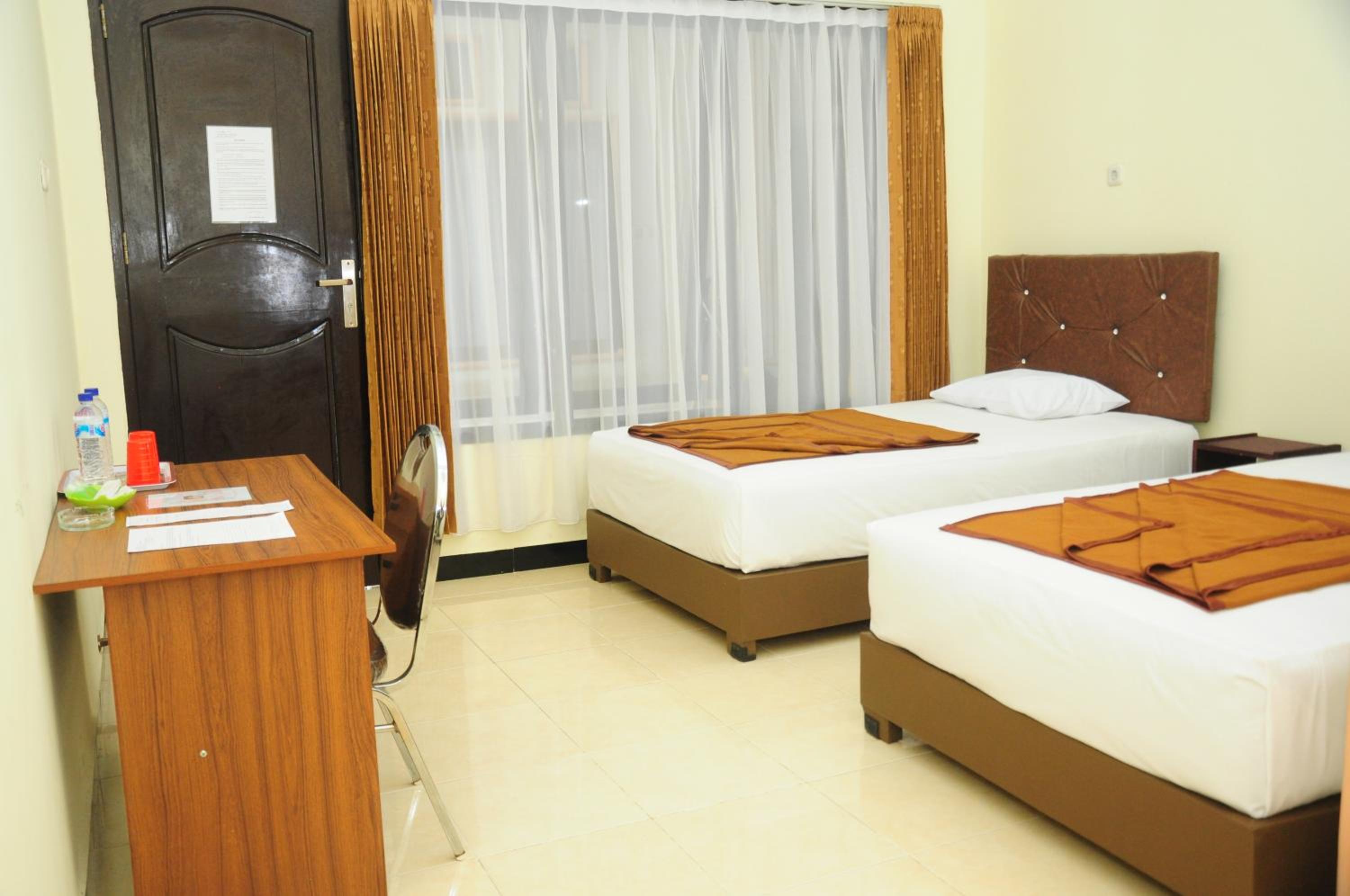 Standard Twin Room - Photo 4