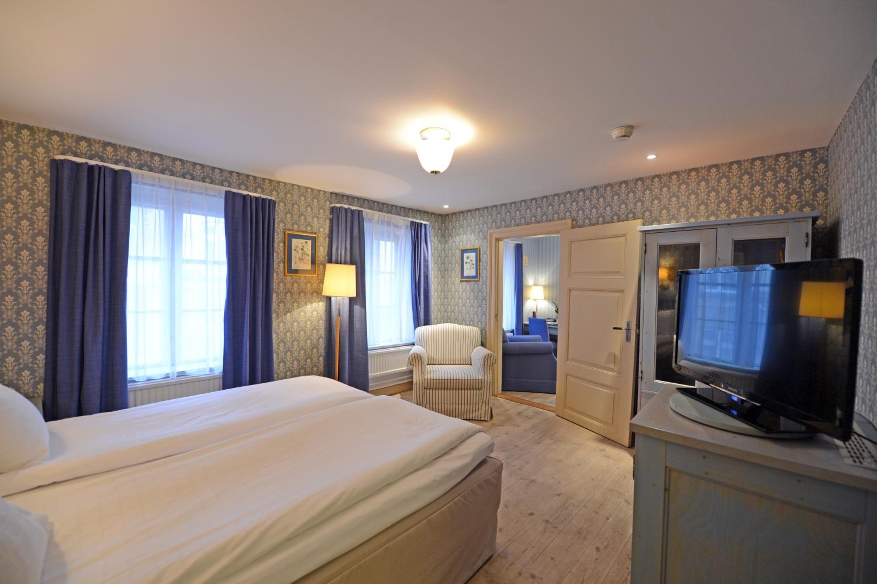 Twin Room with Sofa Bed - Non-Smoking - Photo 4