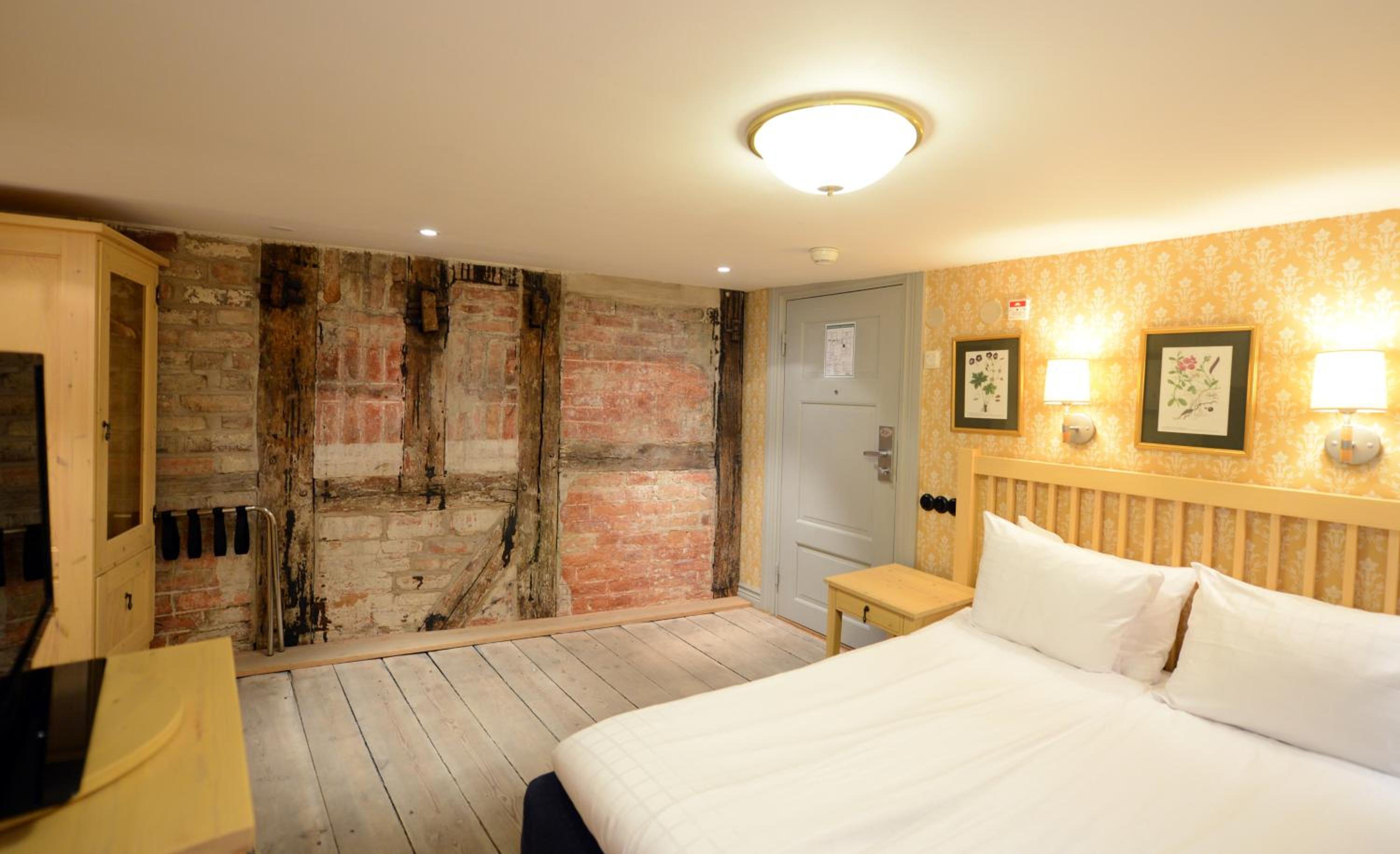 Suite with Two Single Beds - Photo 4