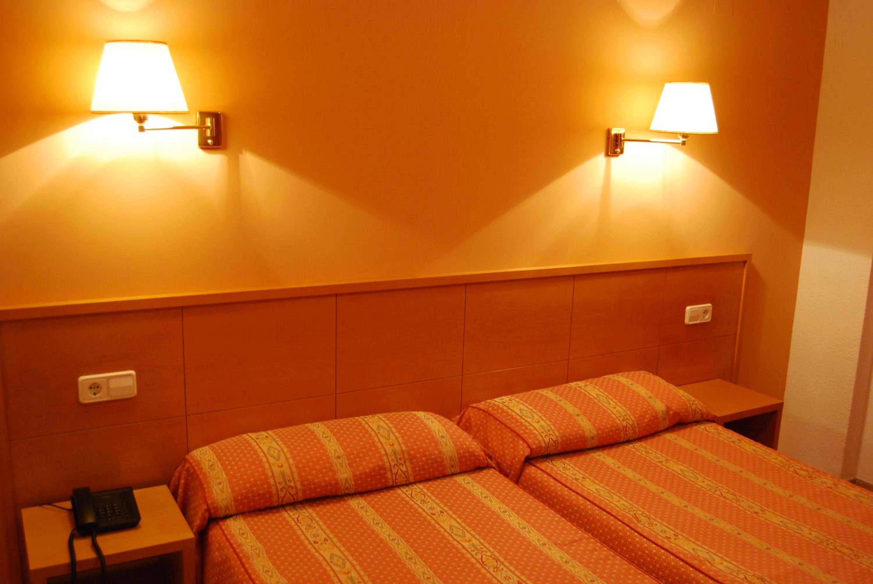 Habitación Estándar con Dos Camas Individuales