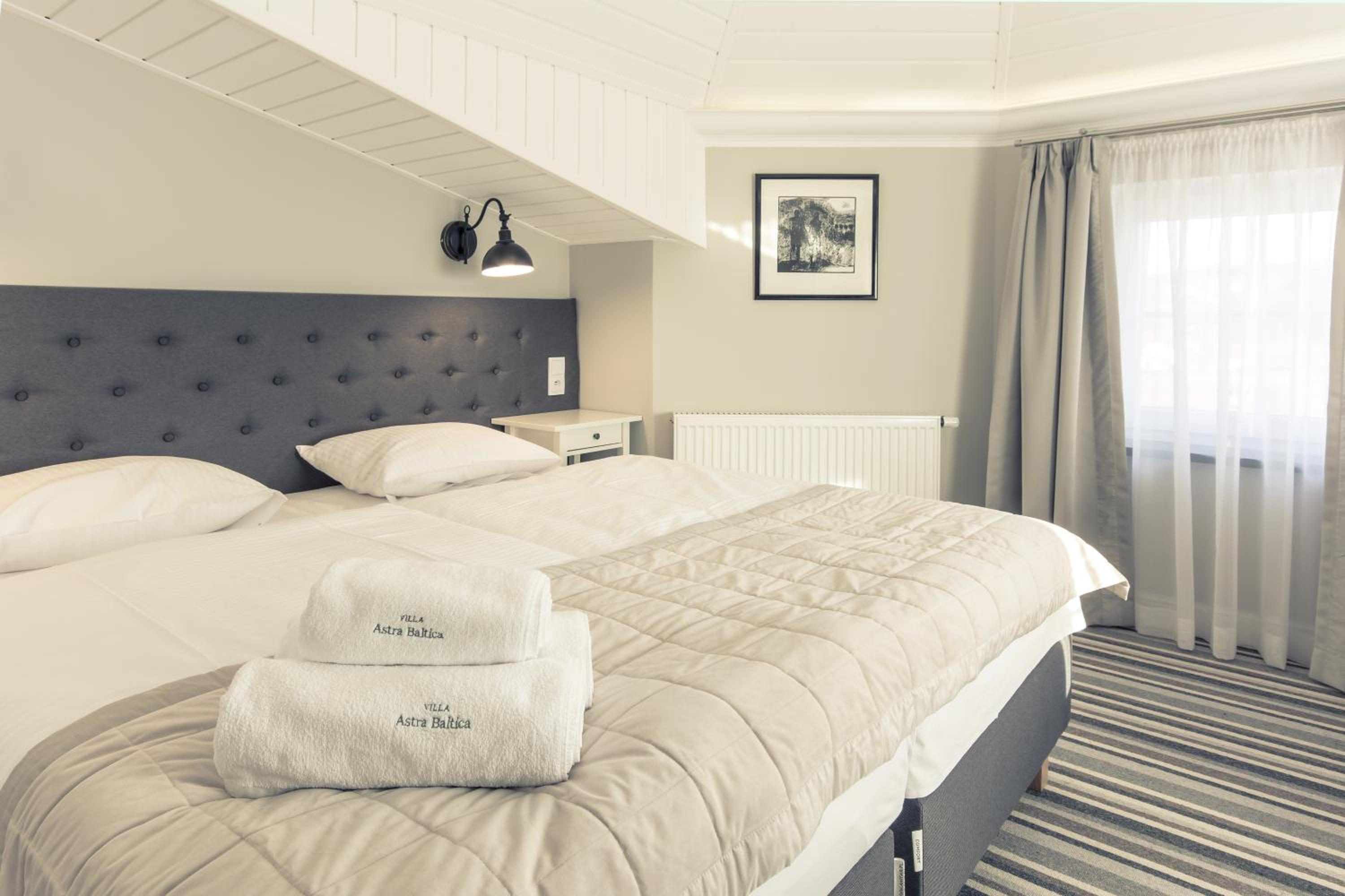 Two-Bedroom Deluxe Apartment with Balcony
