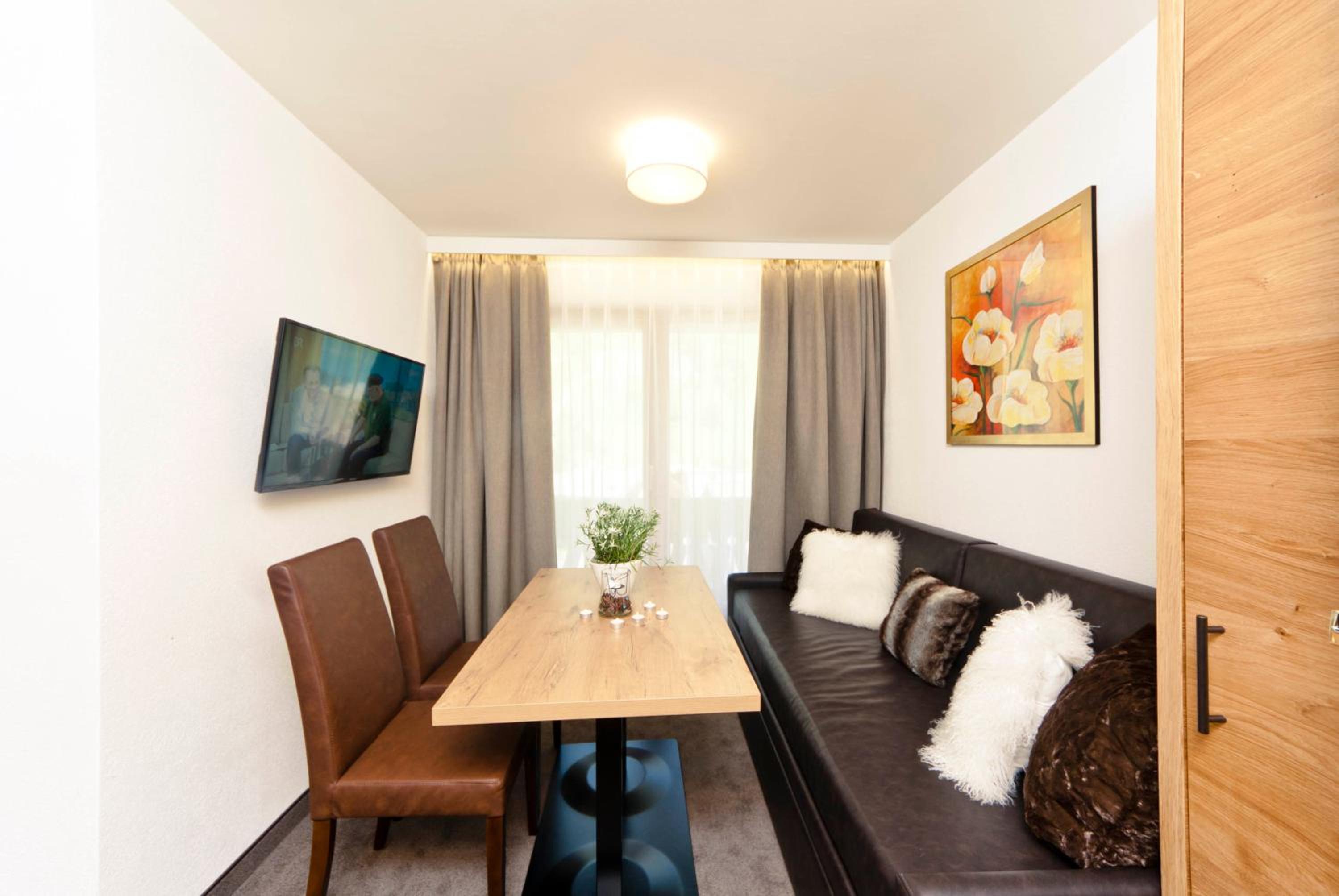 Superior Apartment with Garage Parking photo 3