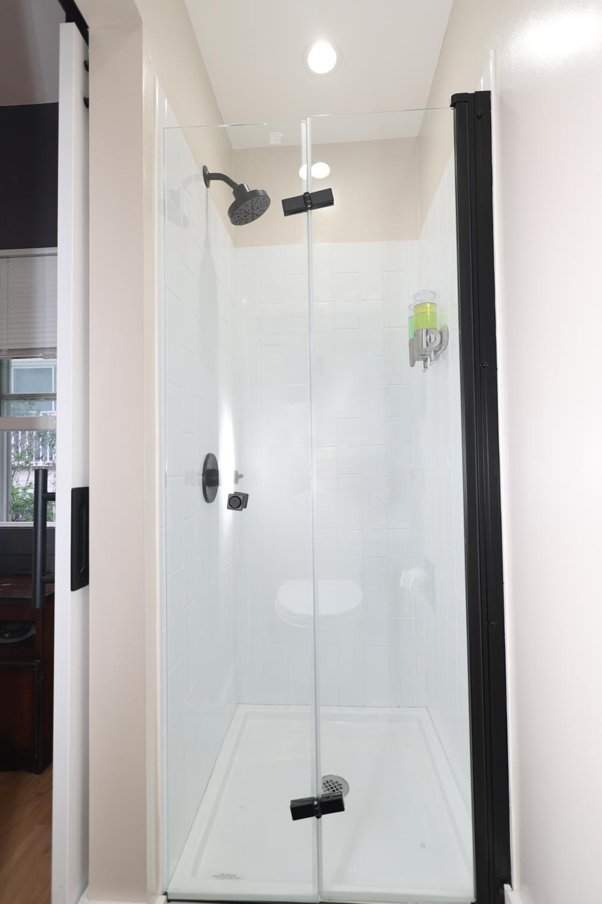 Double Room with Private Bathroom - Photo 11