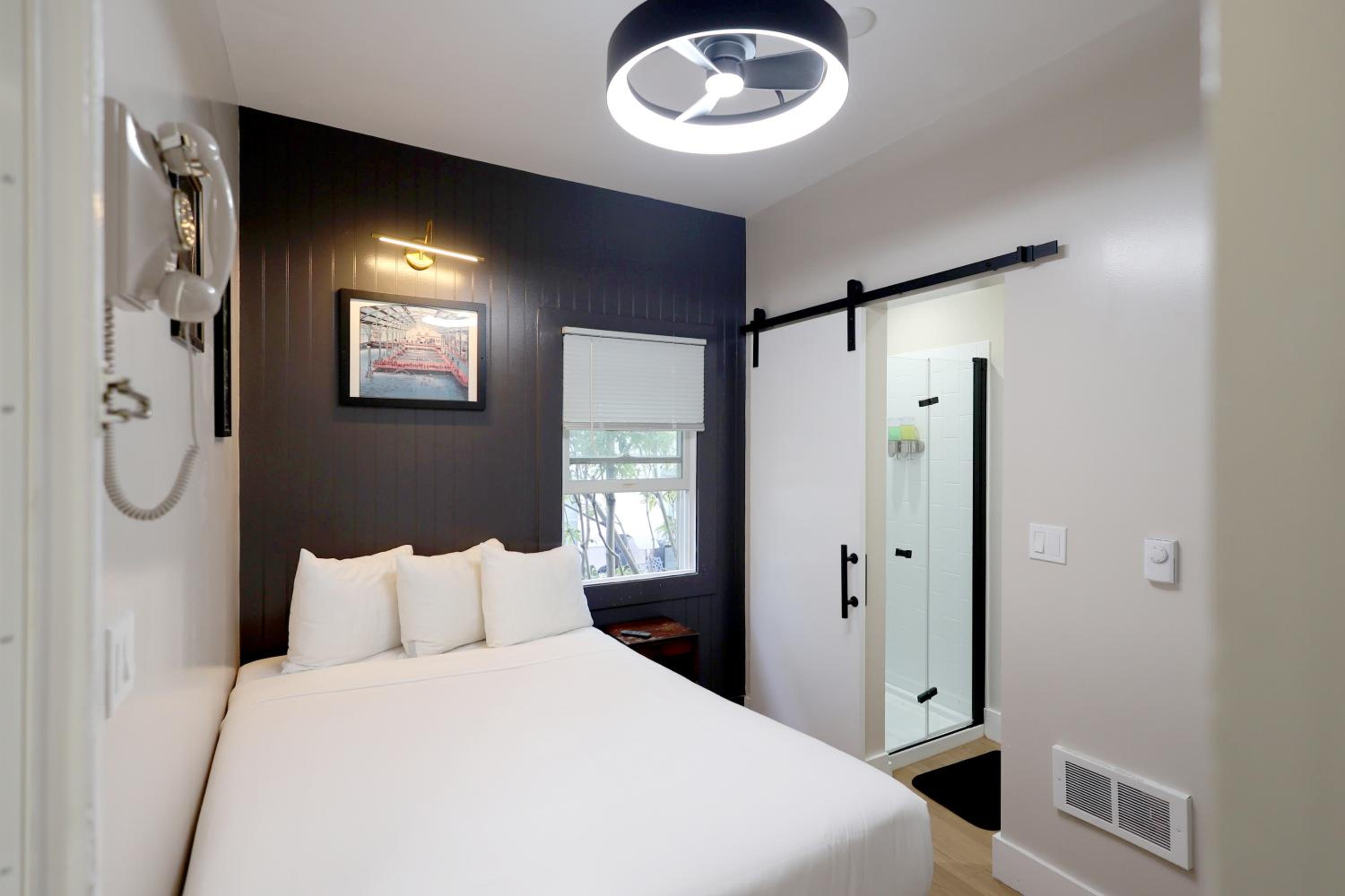 Double Room with Private Bathroom - Photo 1