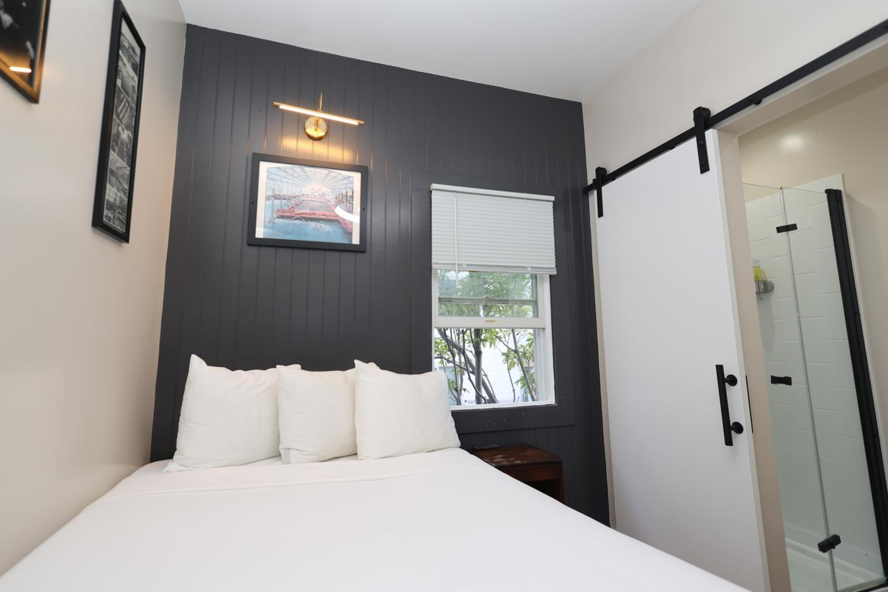 Double Room with Private Bathroom - Photo 14