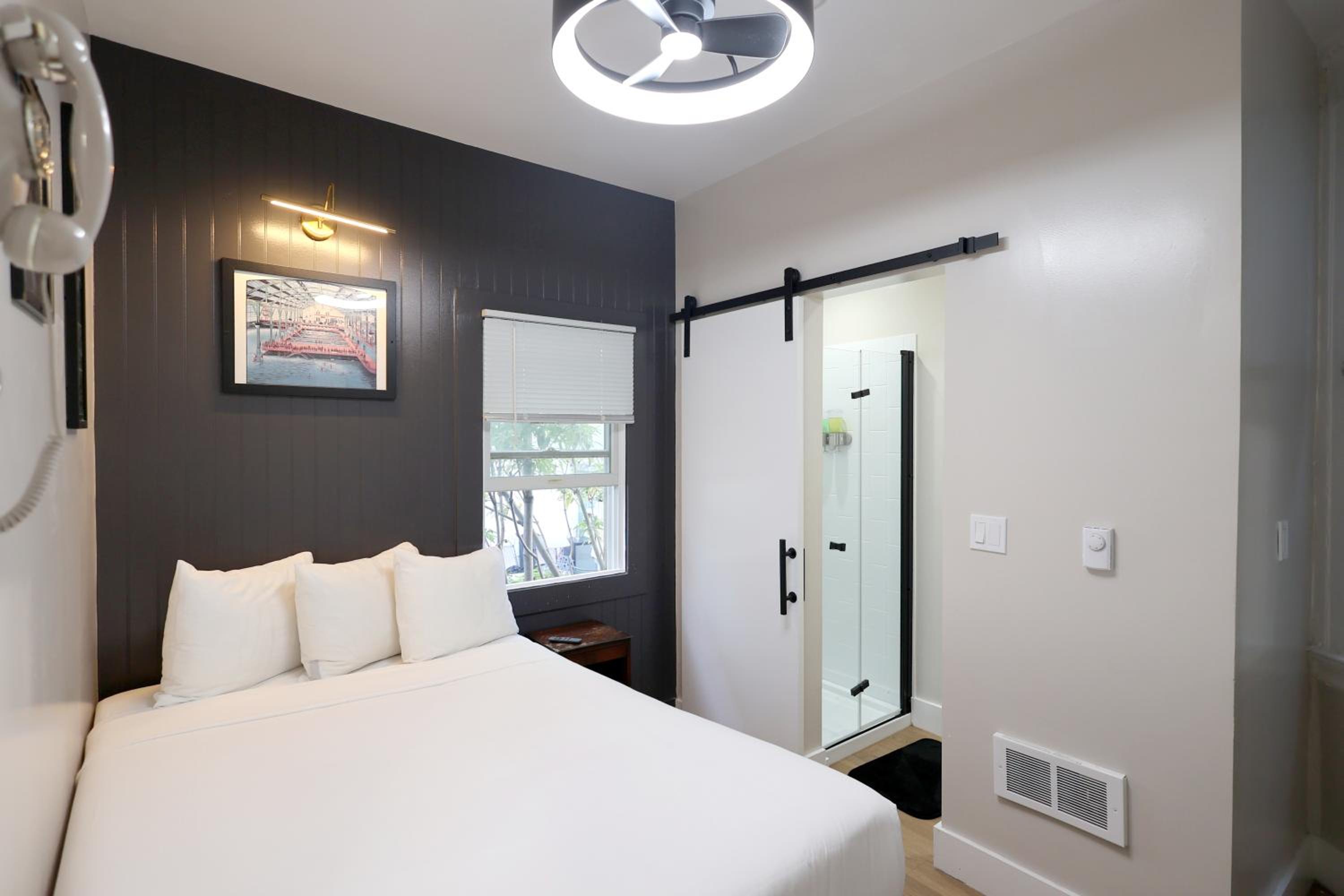 Double Room with Private Bathroom - Photo 20