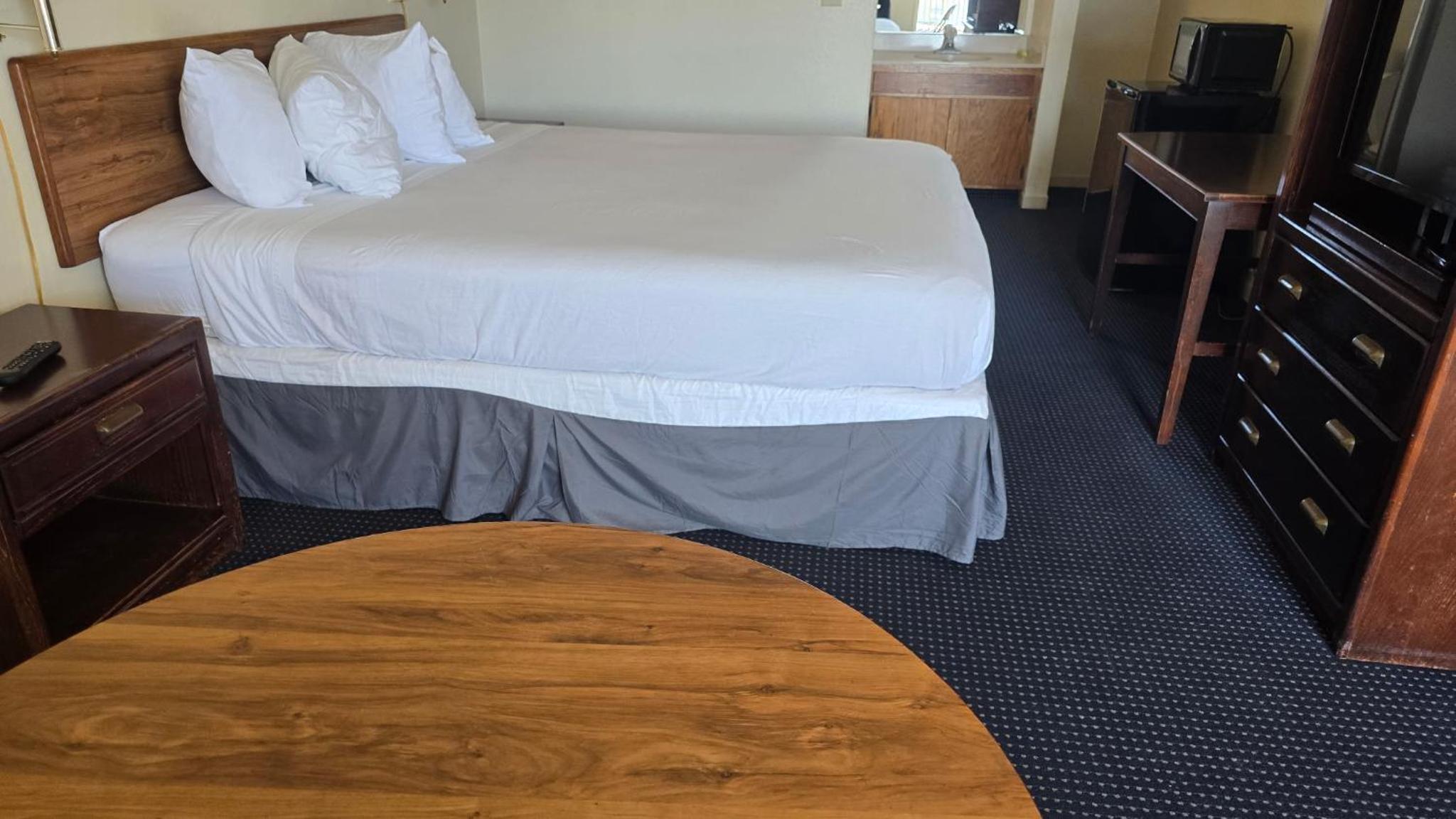 Queen Room - Disability Access photo 1