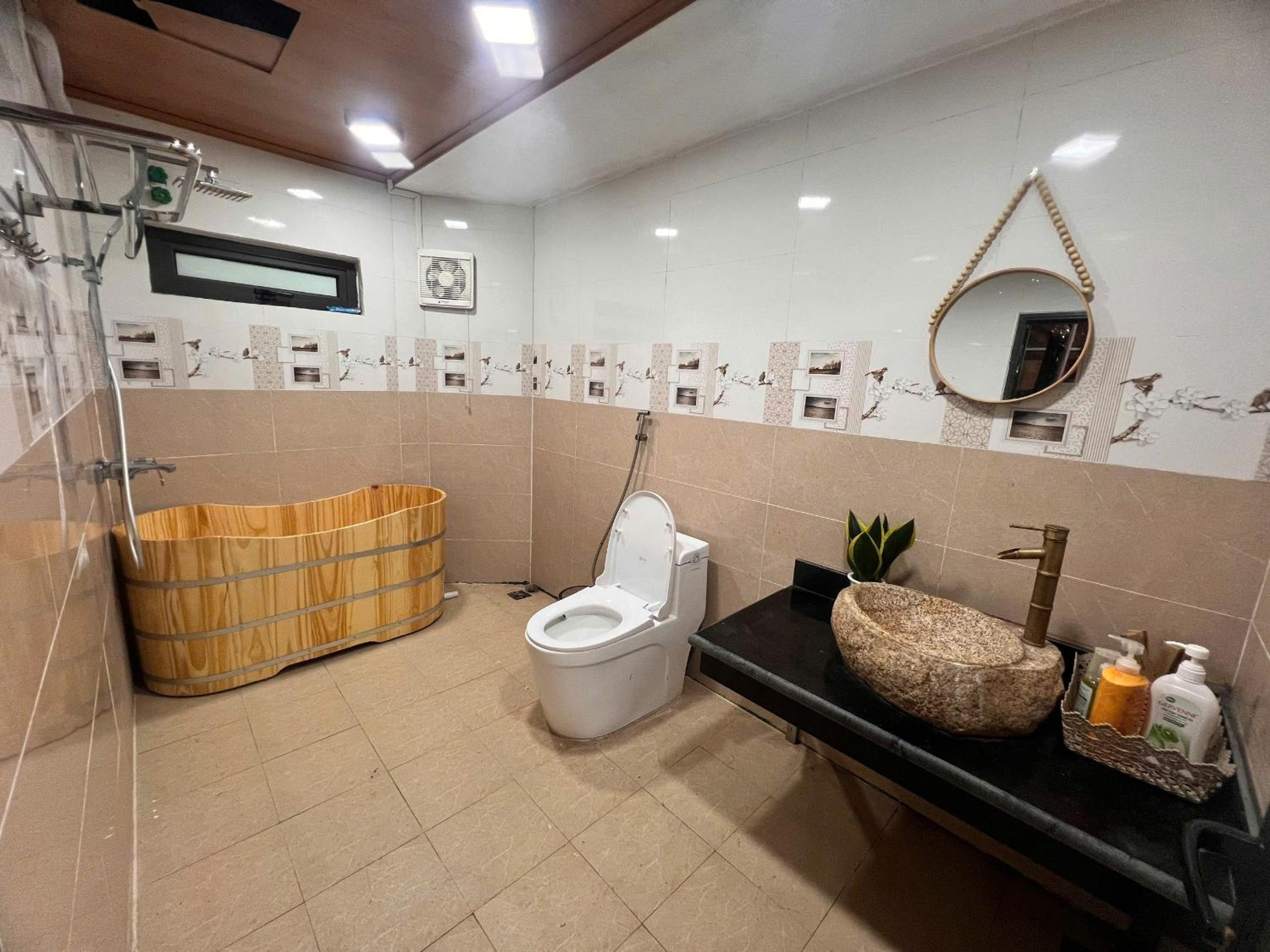 Family Room with Private Bathroom photo 2