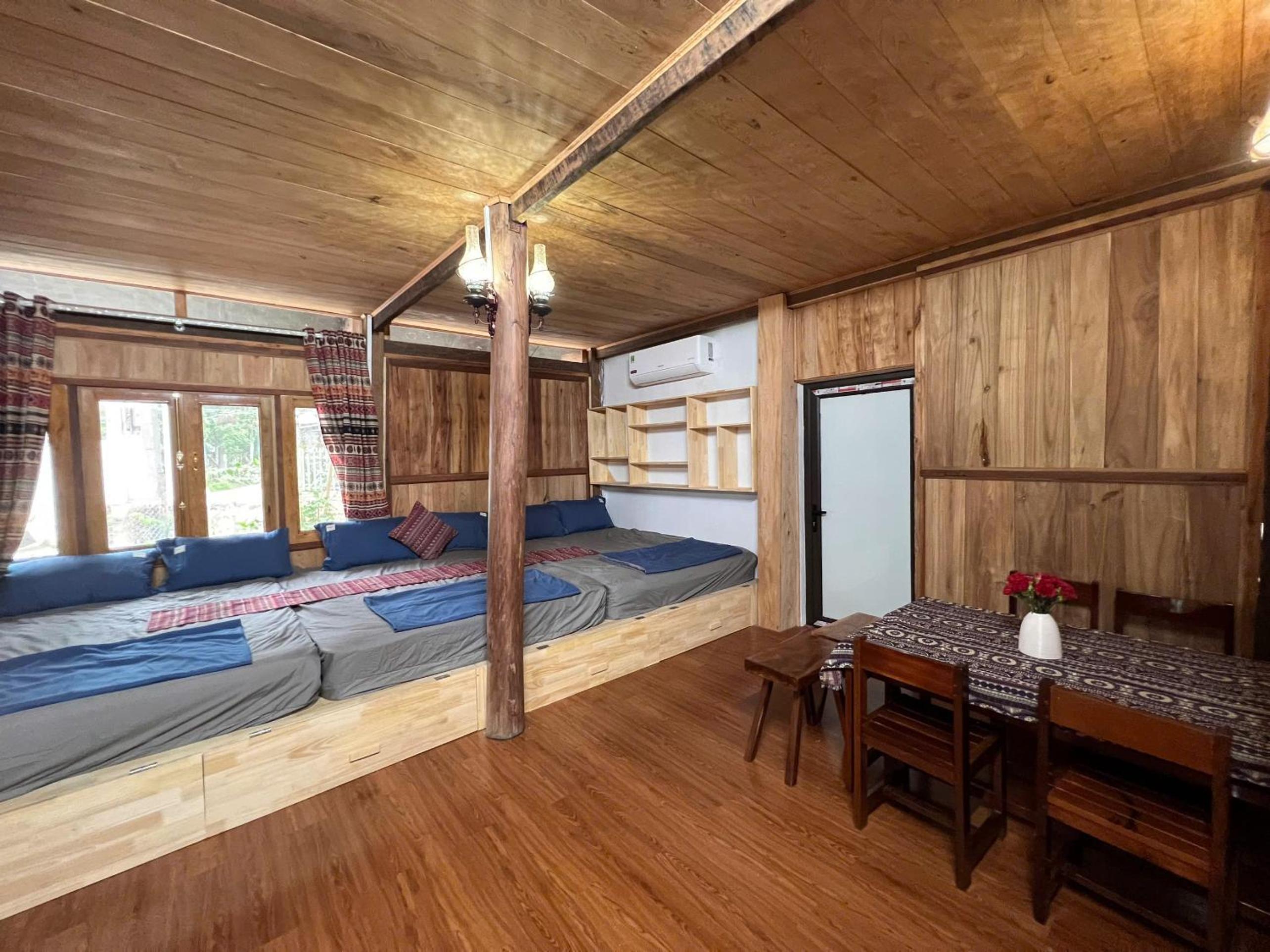 Family Room with Private Bathroom photo 3